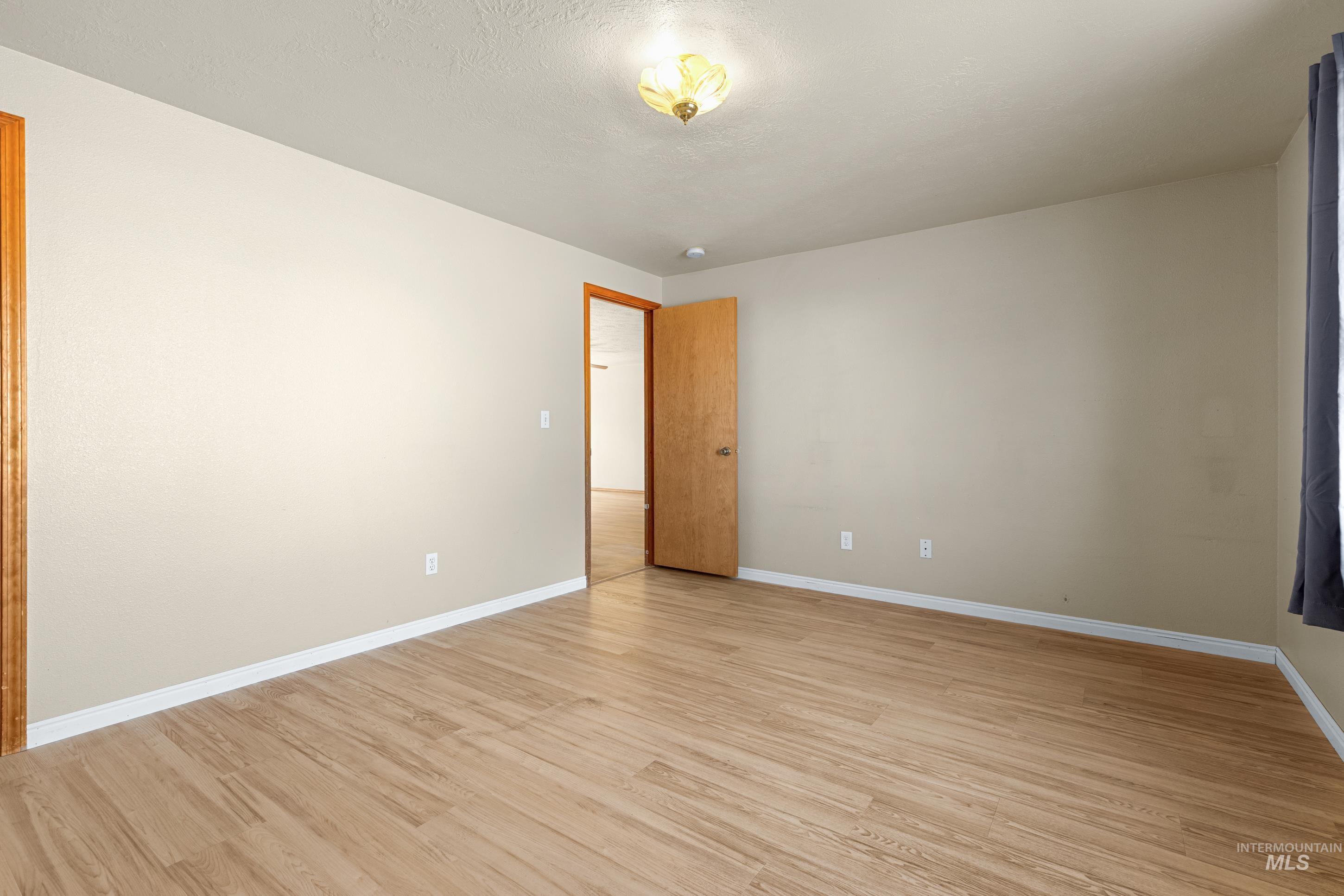 1385 Rosewood St Property Photo 16