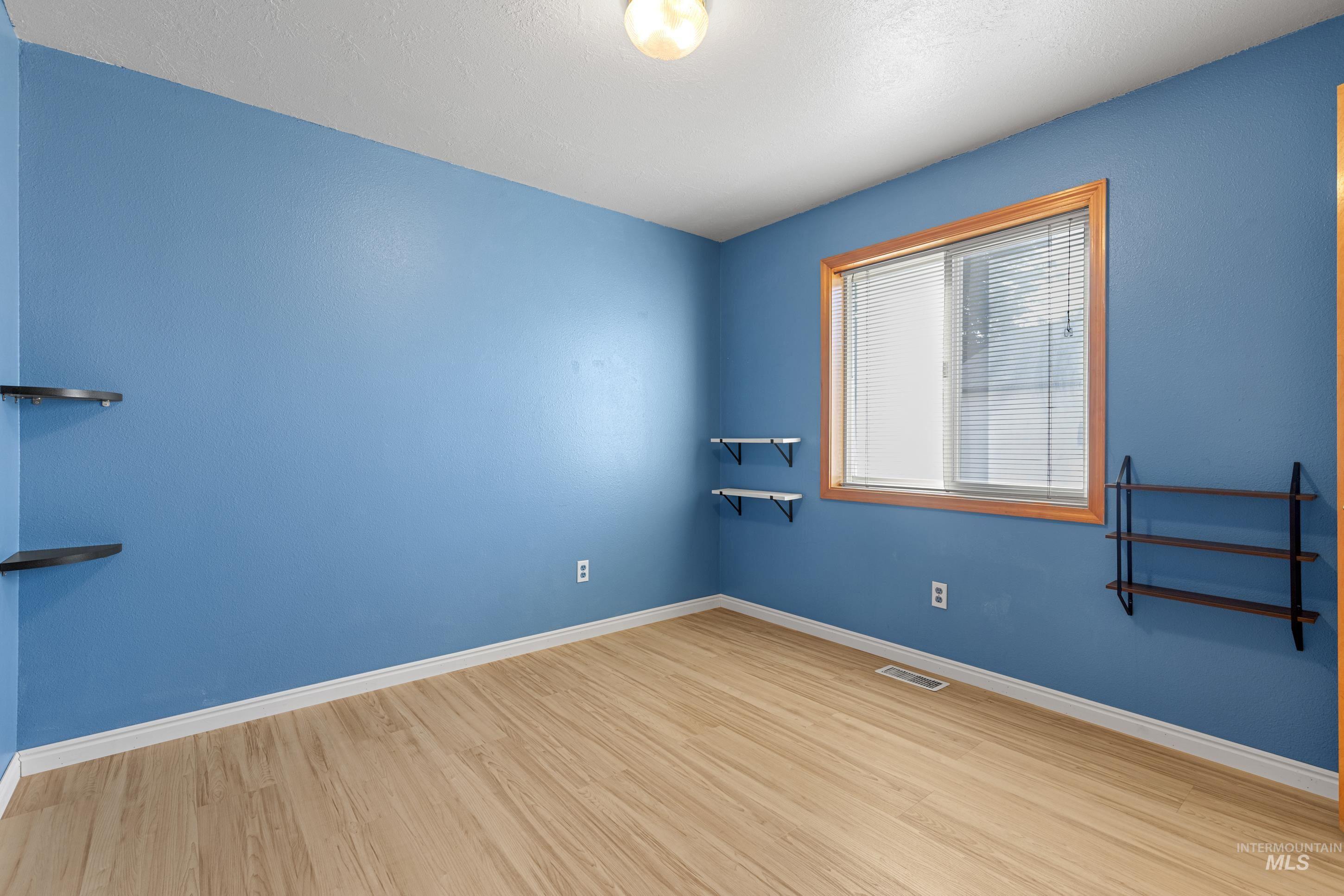 1385 Rosewood St Property Photo 24