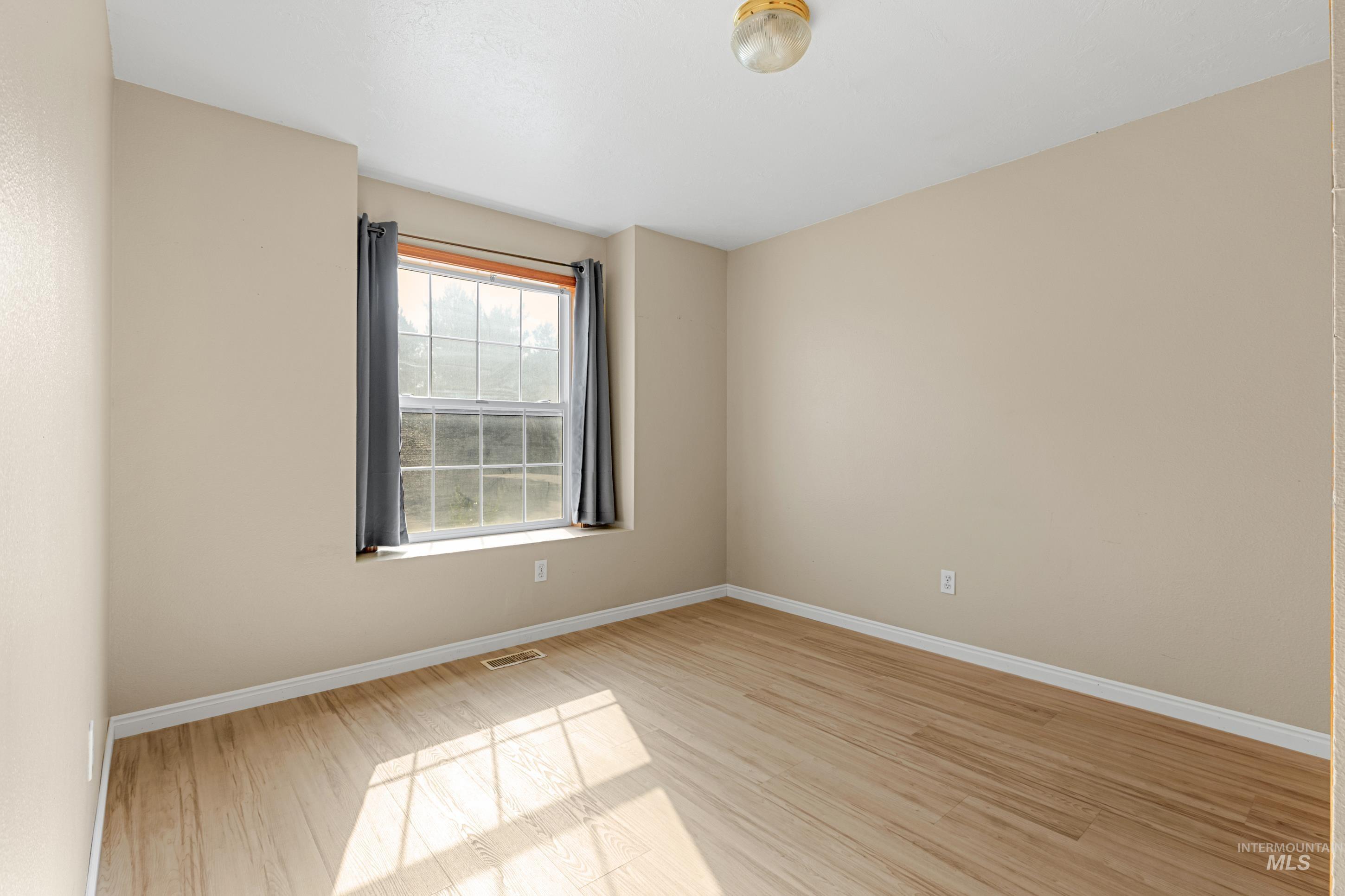 1385 Rosewood St Property Photo 26