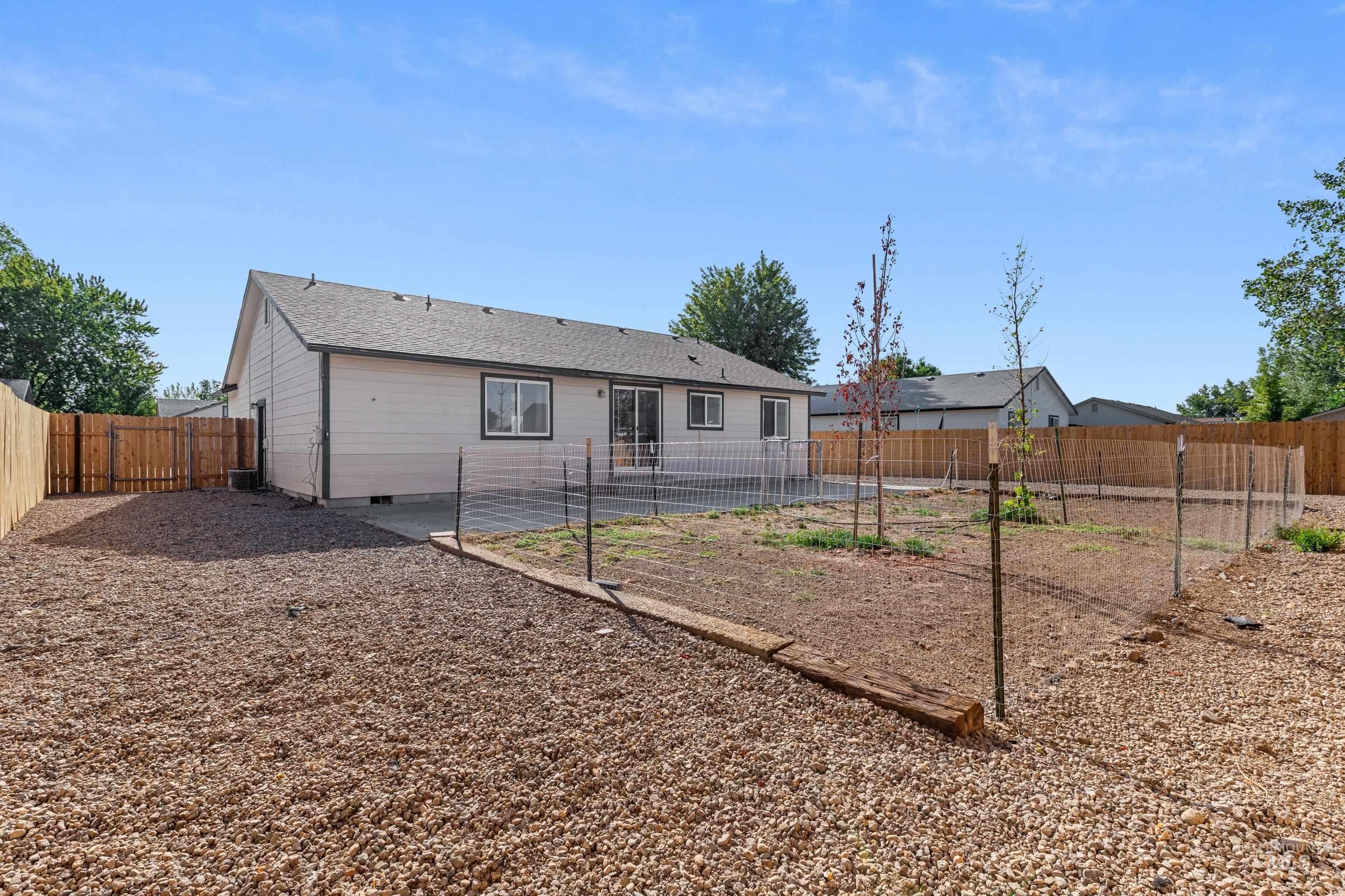 1385 Rosewood St Property Photo 30