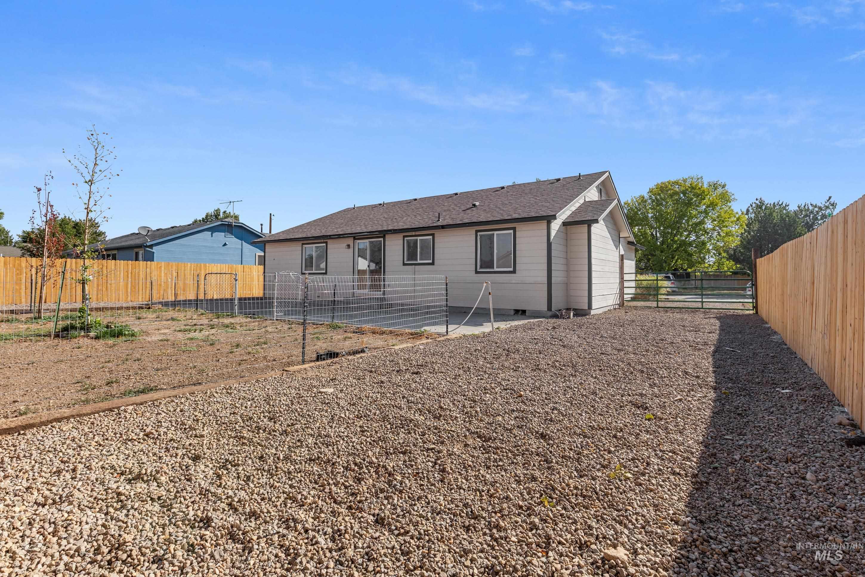 1385 Rosewood St Property Photo 31
