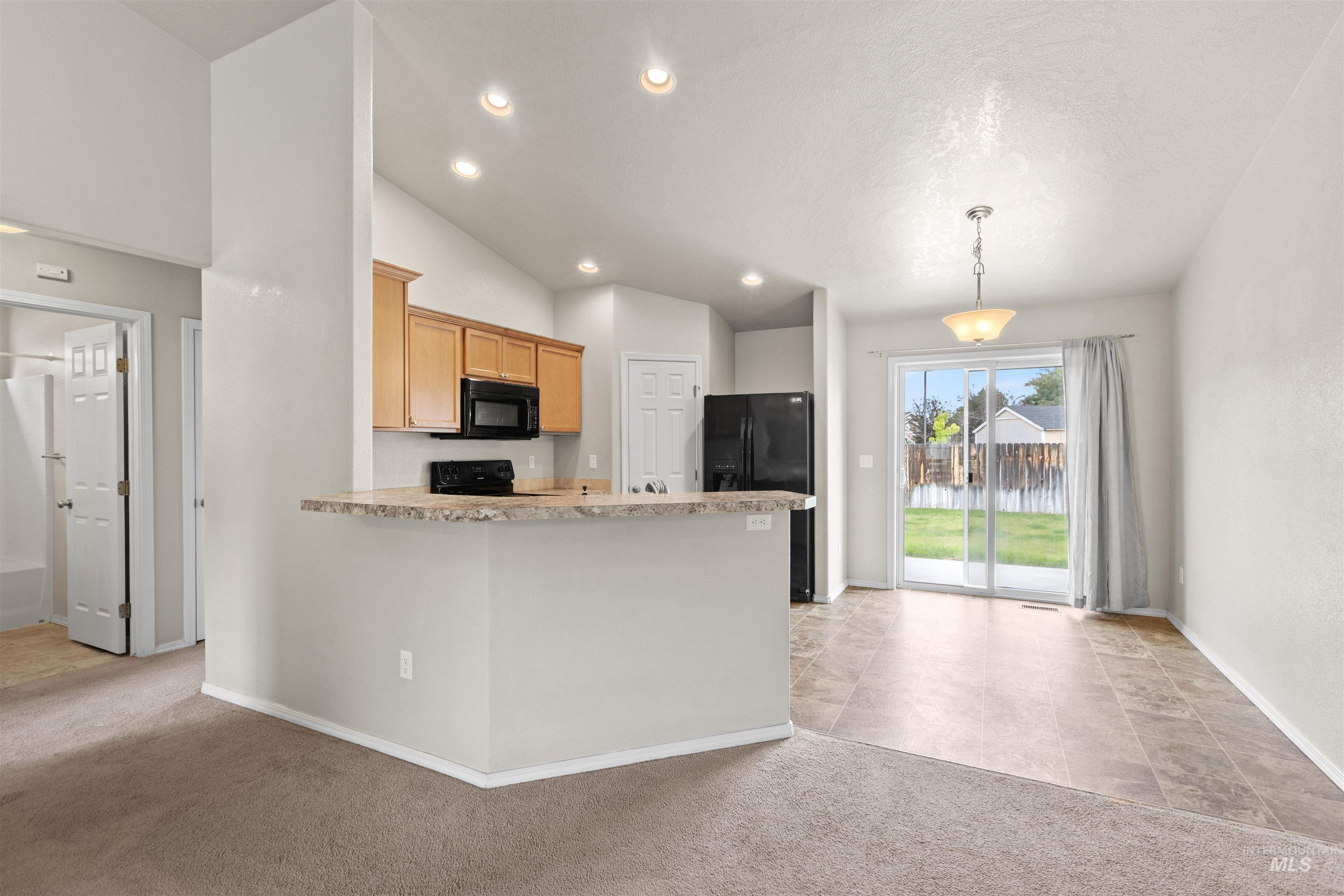 8332 W Snohomish Property Photo 11