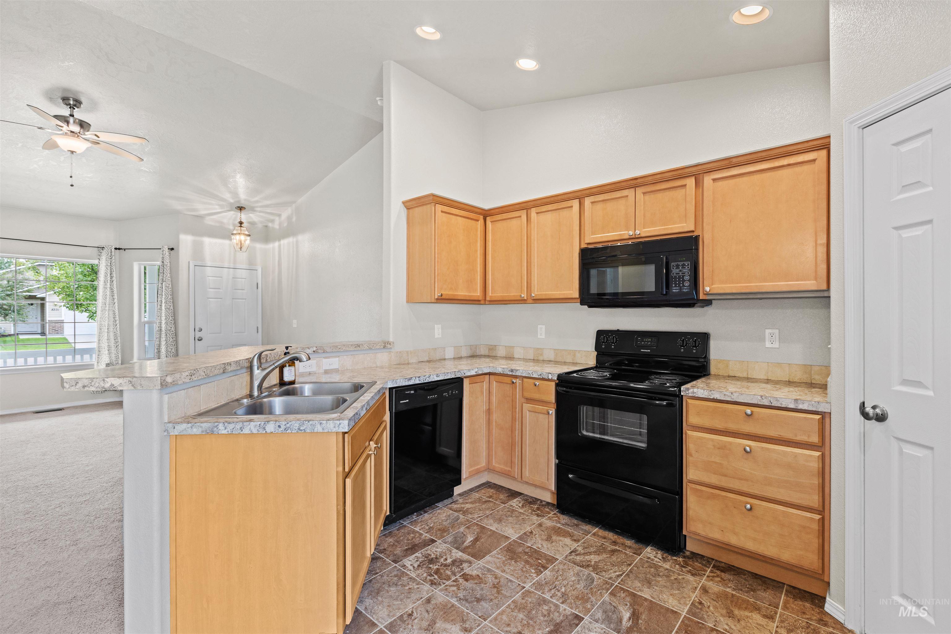 8332 W Snohomish Property Photo 14
