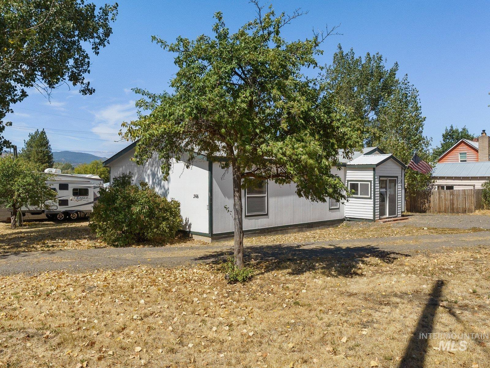 366 1st Ave. Property Photo 4