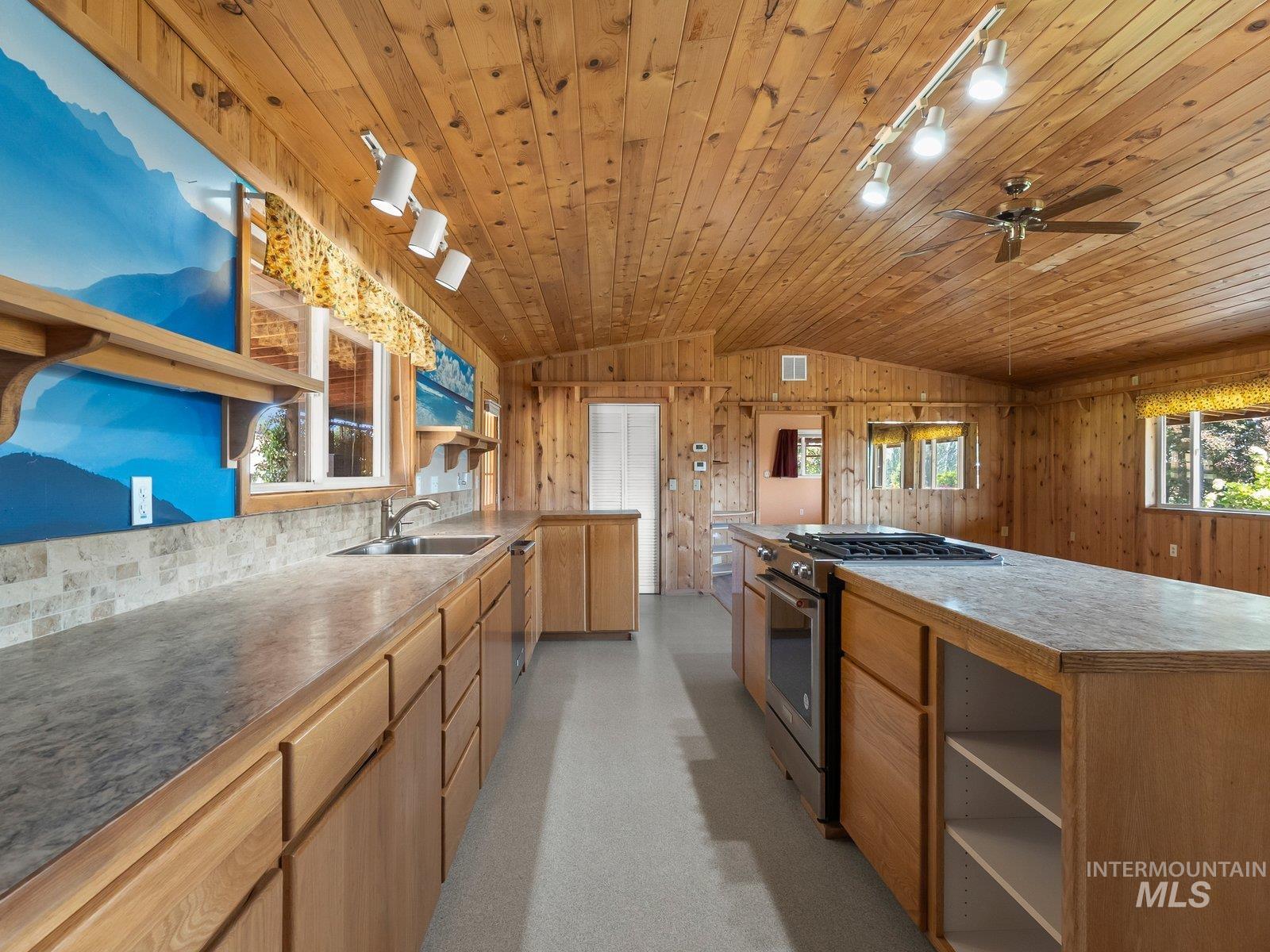 2825 W South Slope Property Photo 17