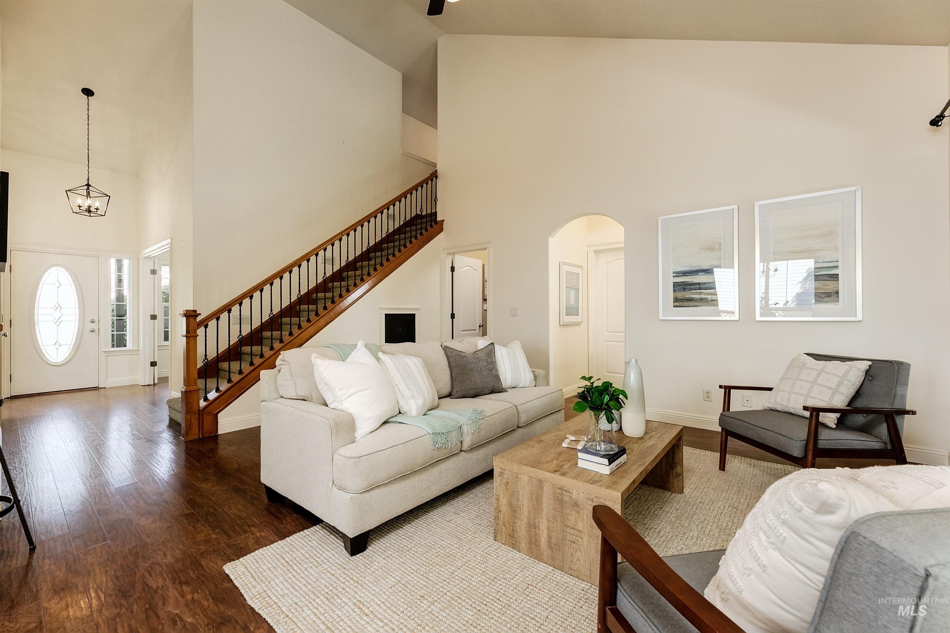 1075 N Falling Water Way Property Photo 9