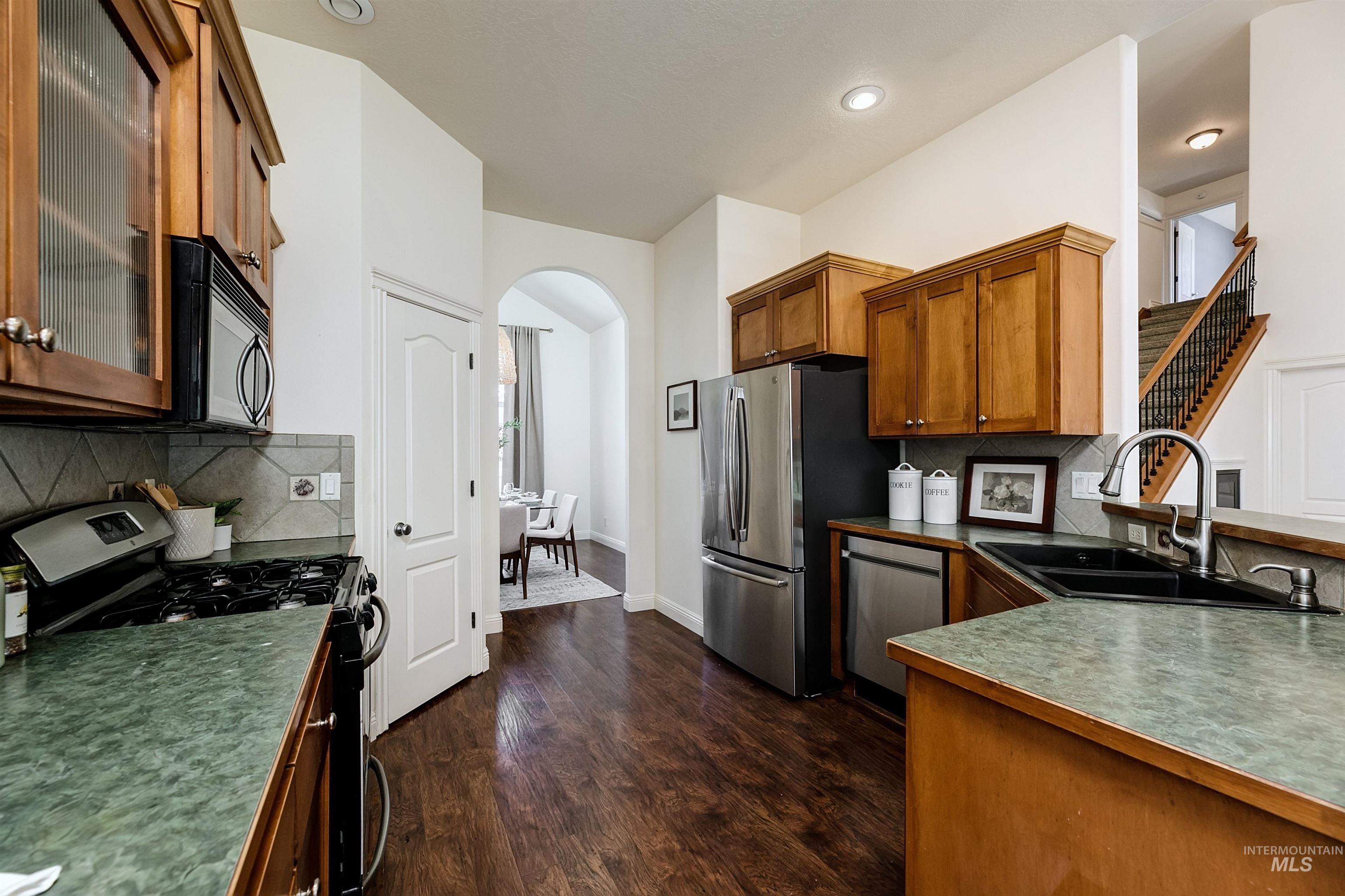 1075 N Falling Water Way Property Photo 14
