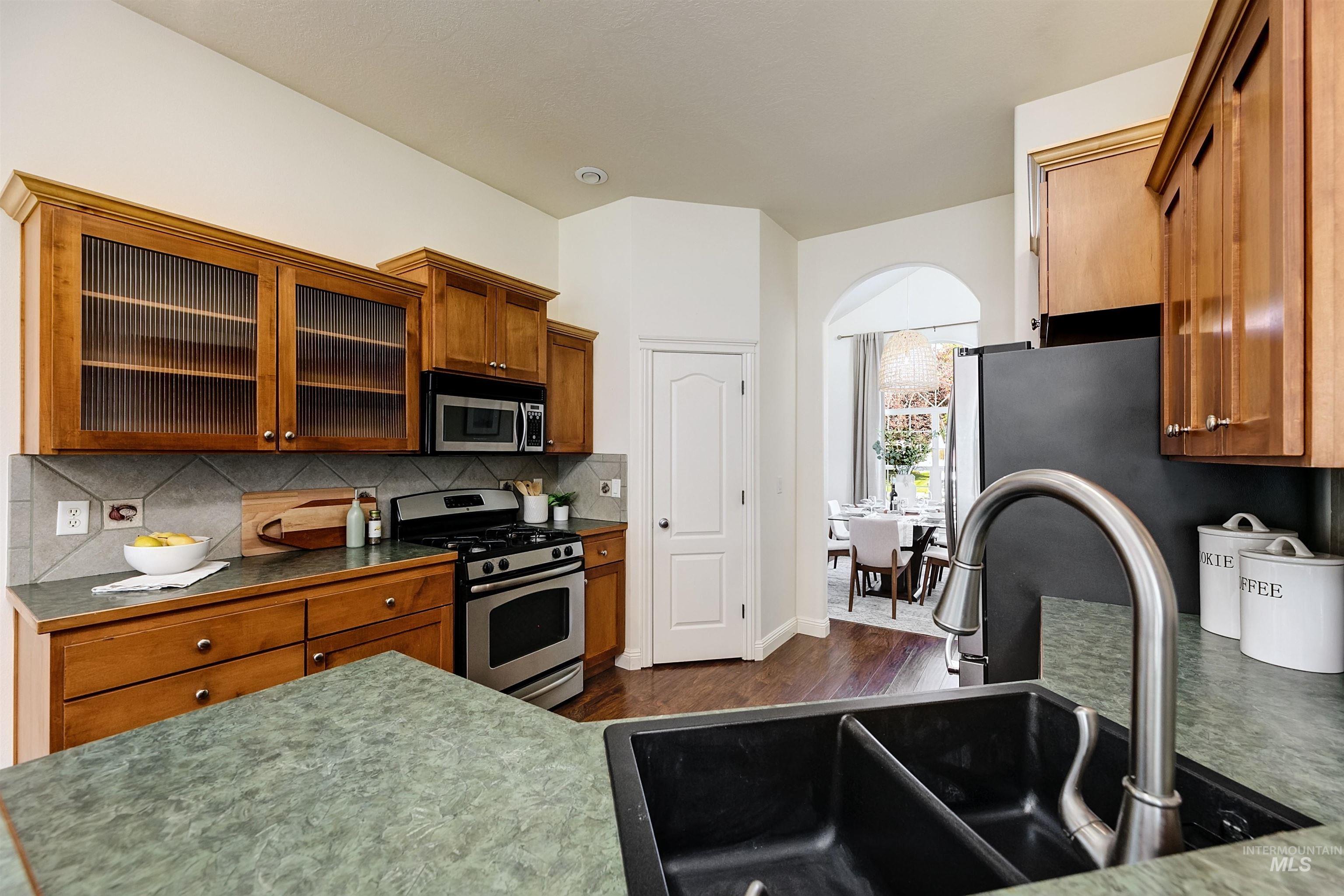 1075 N Falling Water Way Property Photo 15