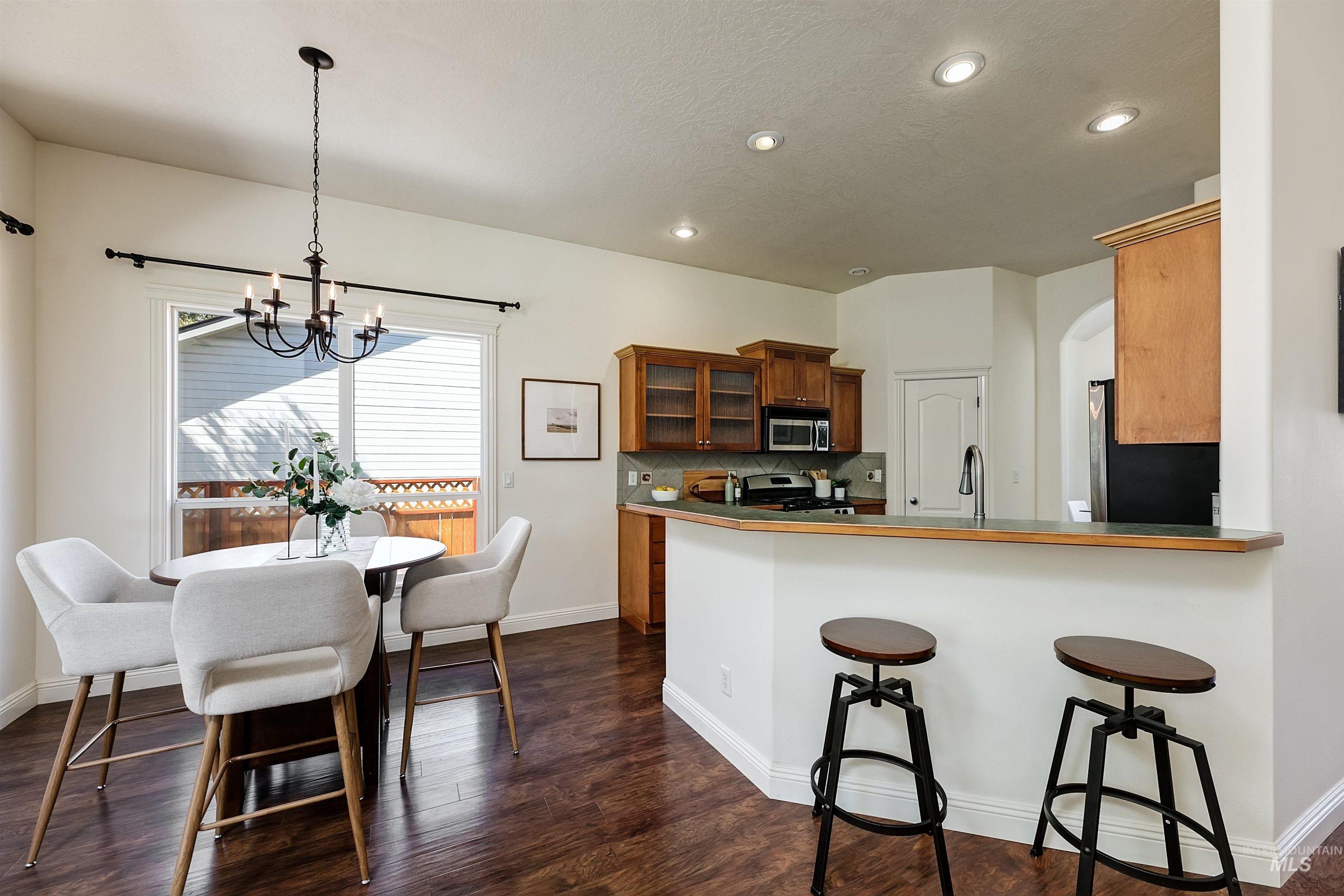 1075 N Falling Water Way Property Photo 16