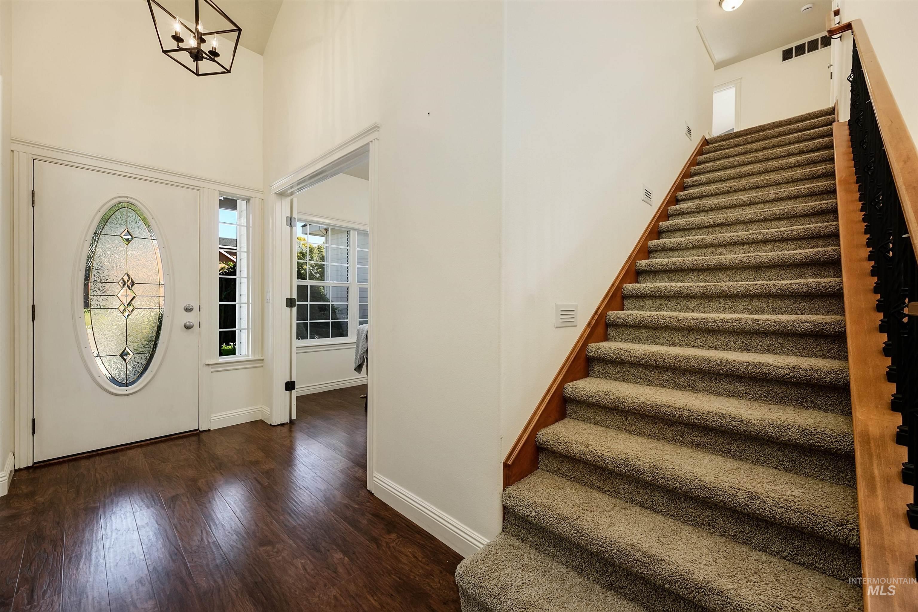 1075 N Falling Water Way Property Photo 17
