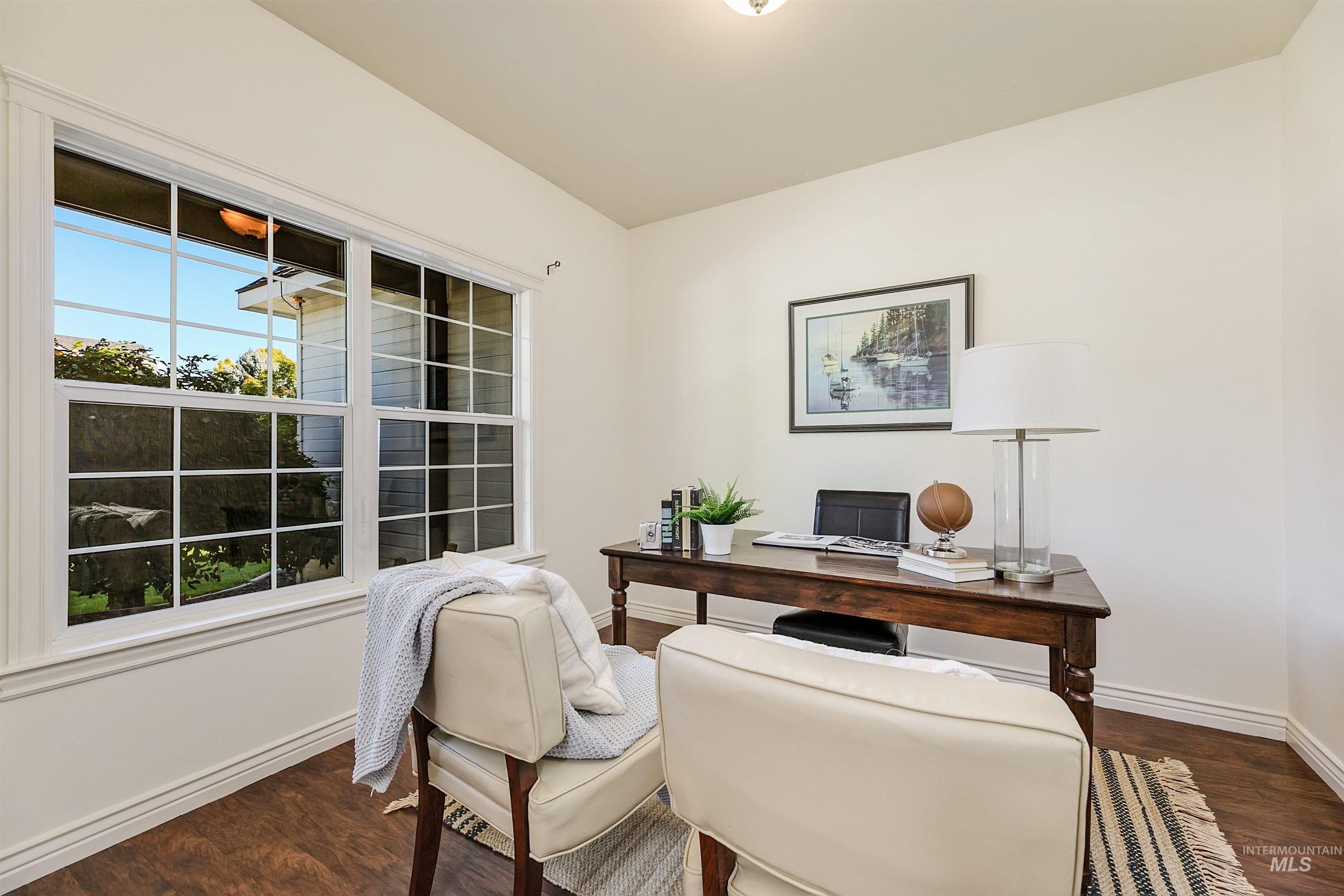 1075 N Falling Water Way Property Photo 18