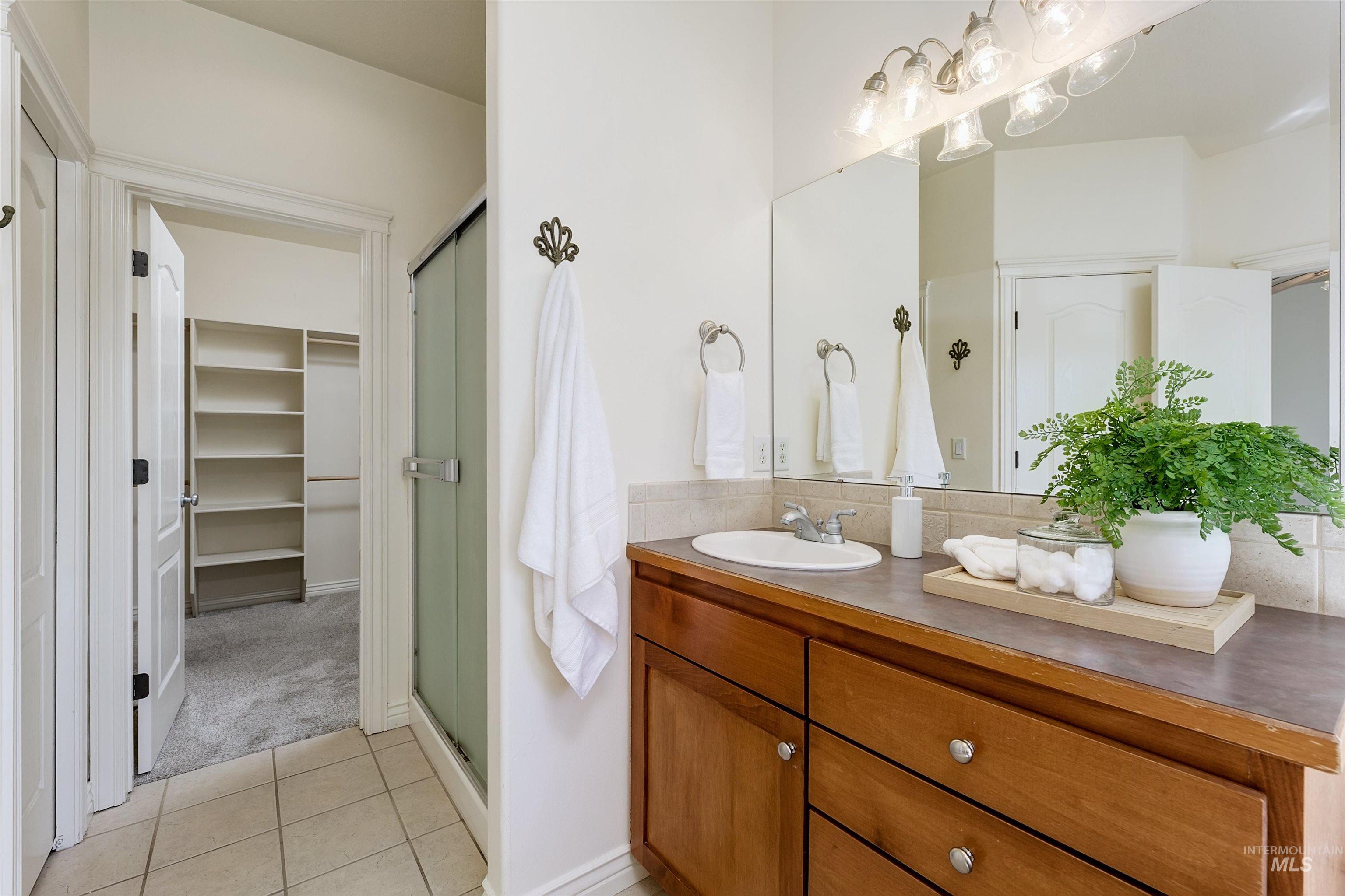 1075 N Falling Water Way Property Photo 21