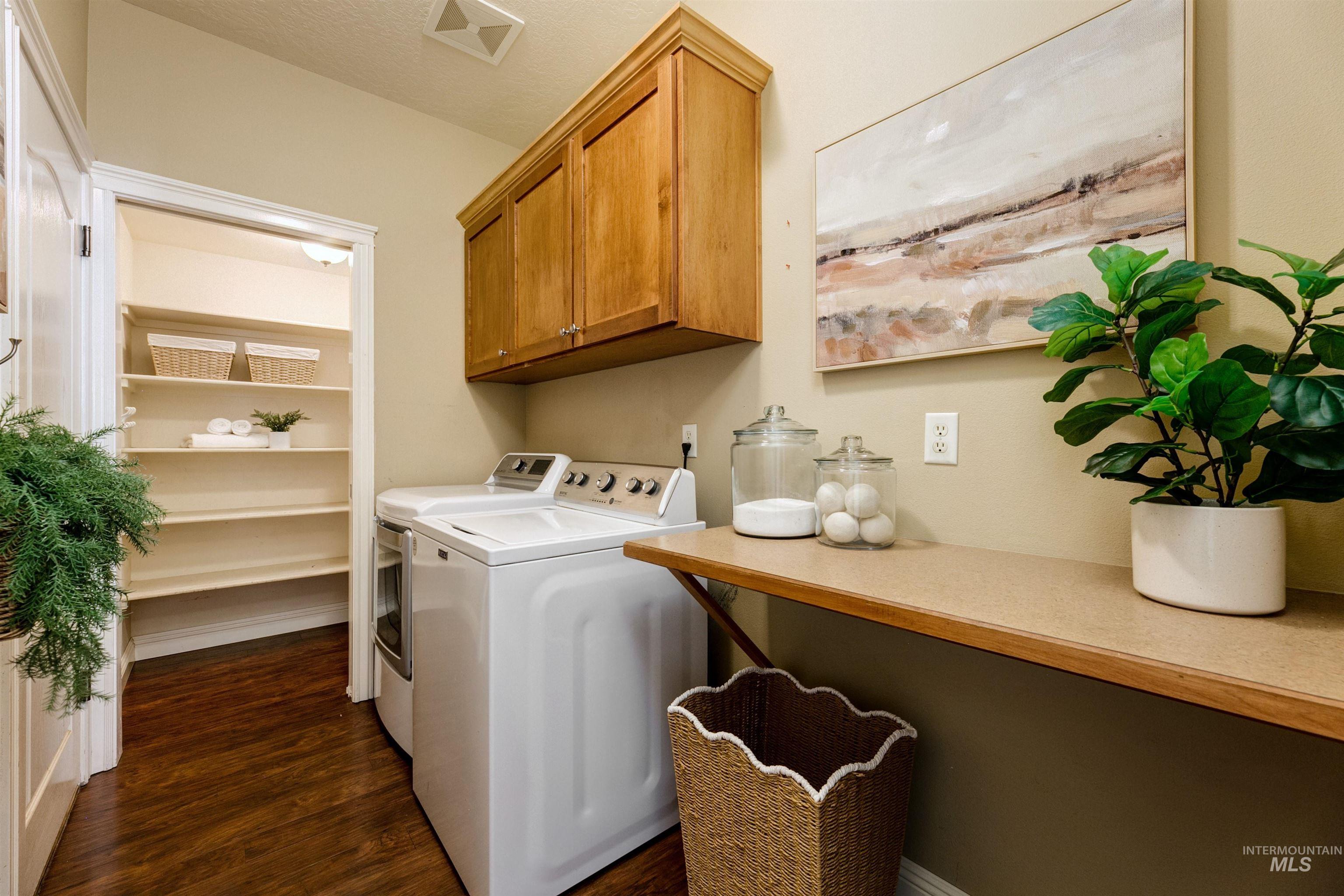 1075 N Falling Water Way Property Photo 23