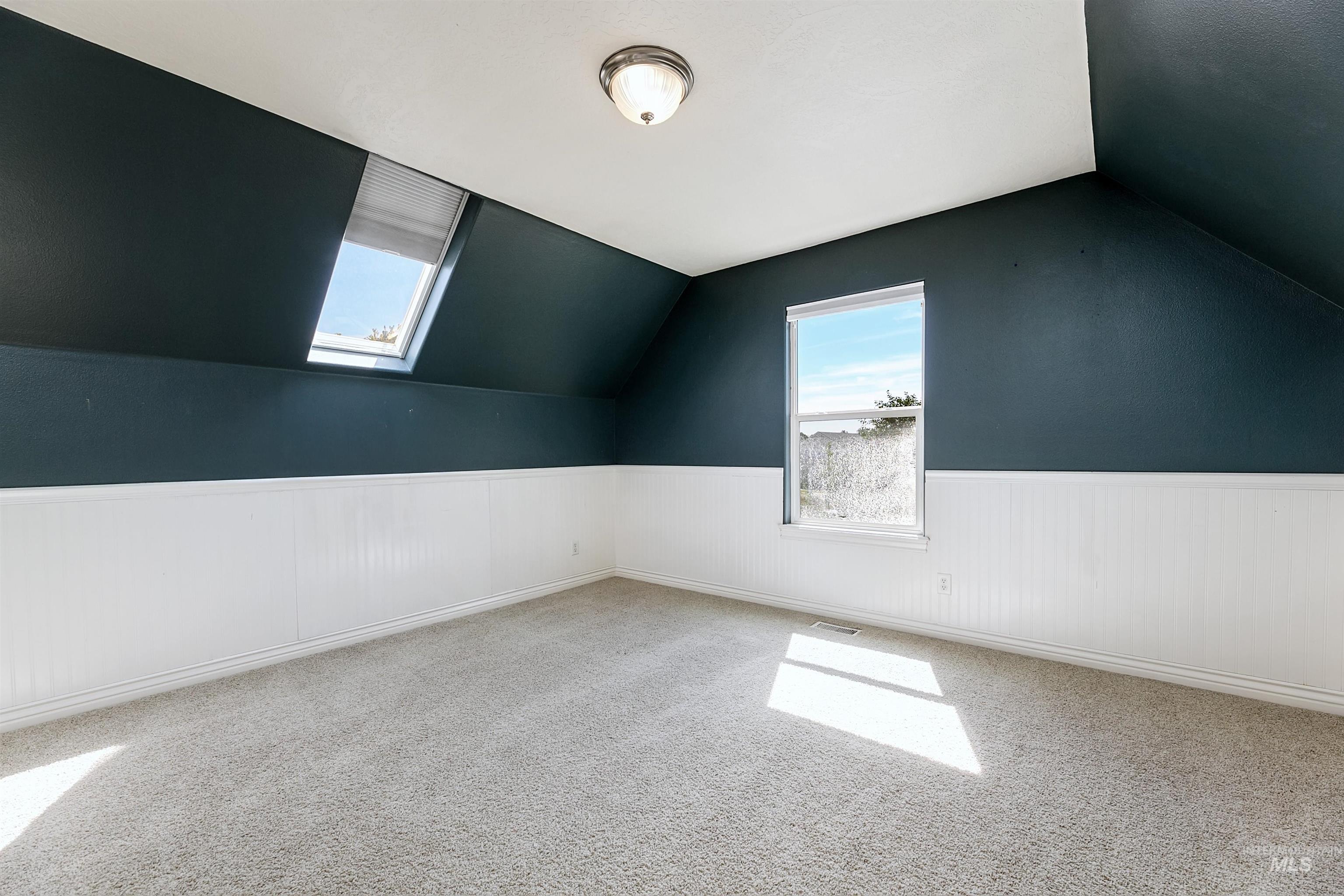 1075 N Falling Water Way Property Photo 25