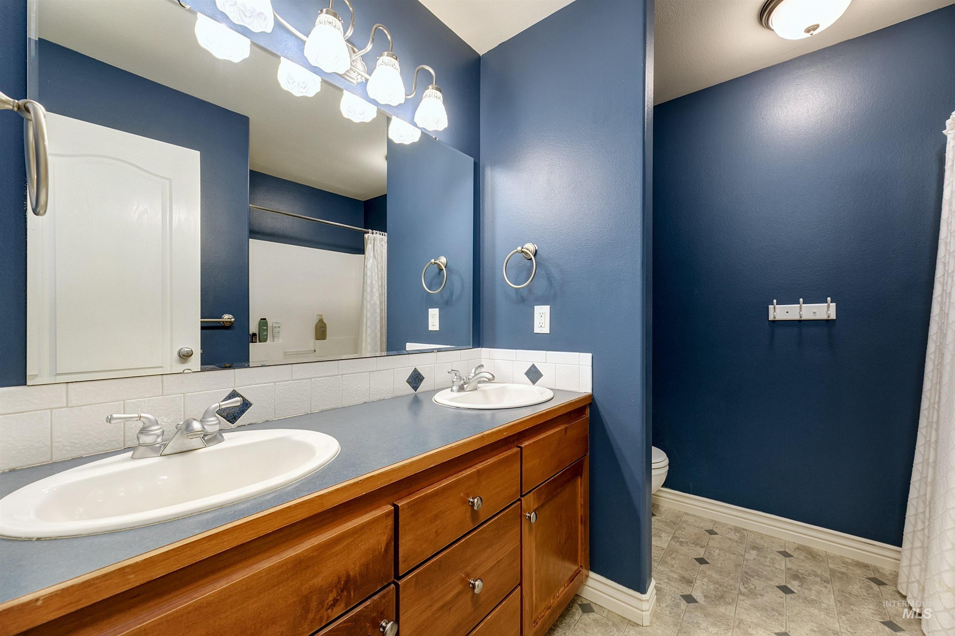 1075 N Falling Water Way Property Photo 26