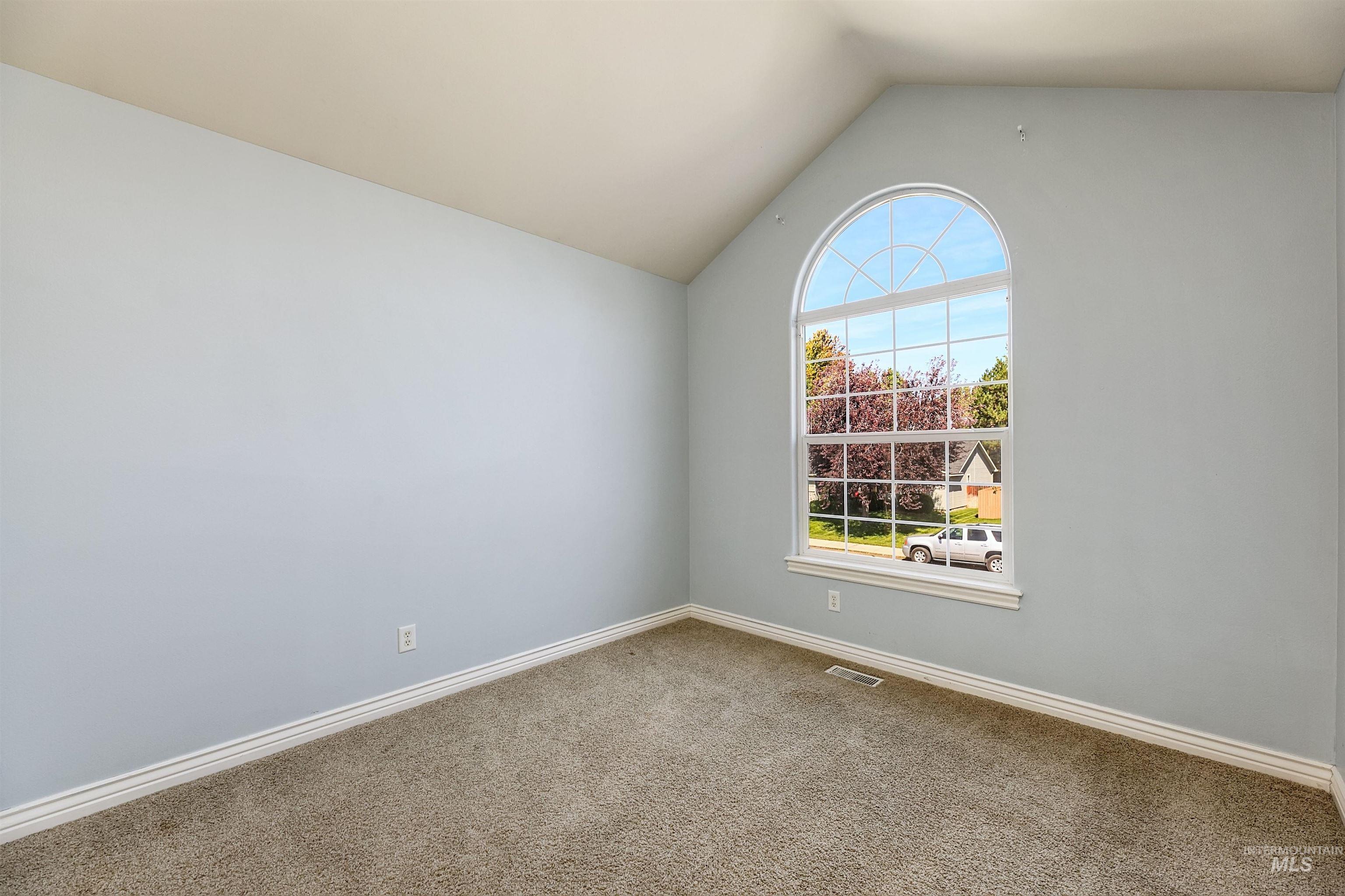 1075 N Falling Water Way Property Photo 27