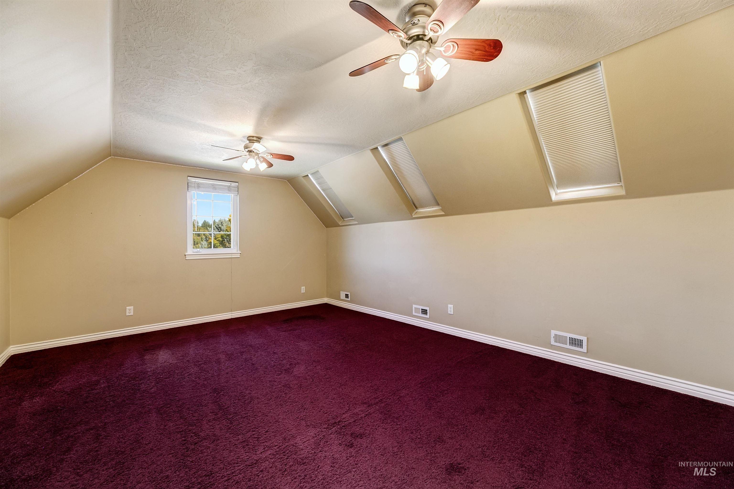 1075 N Falling Water Way Property Photo 28