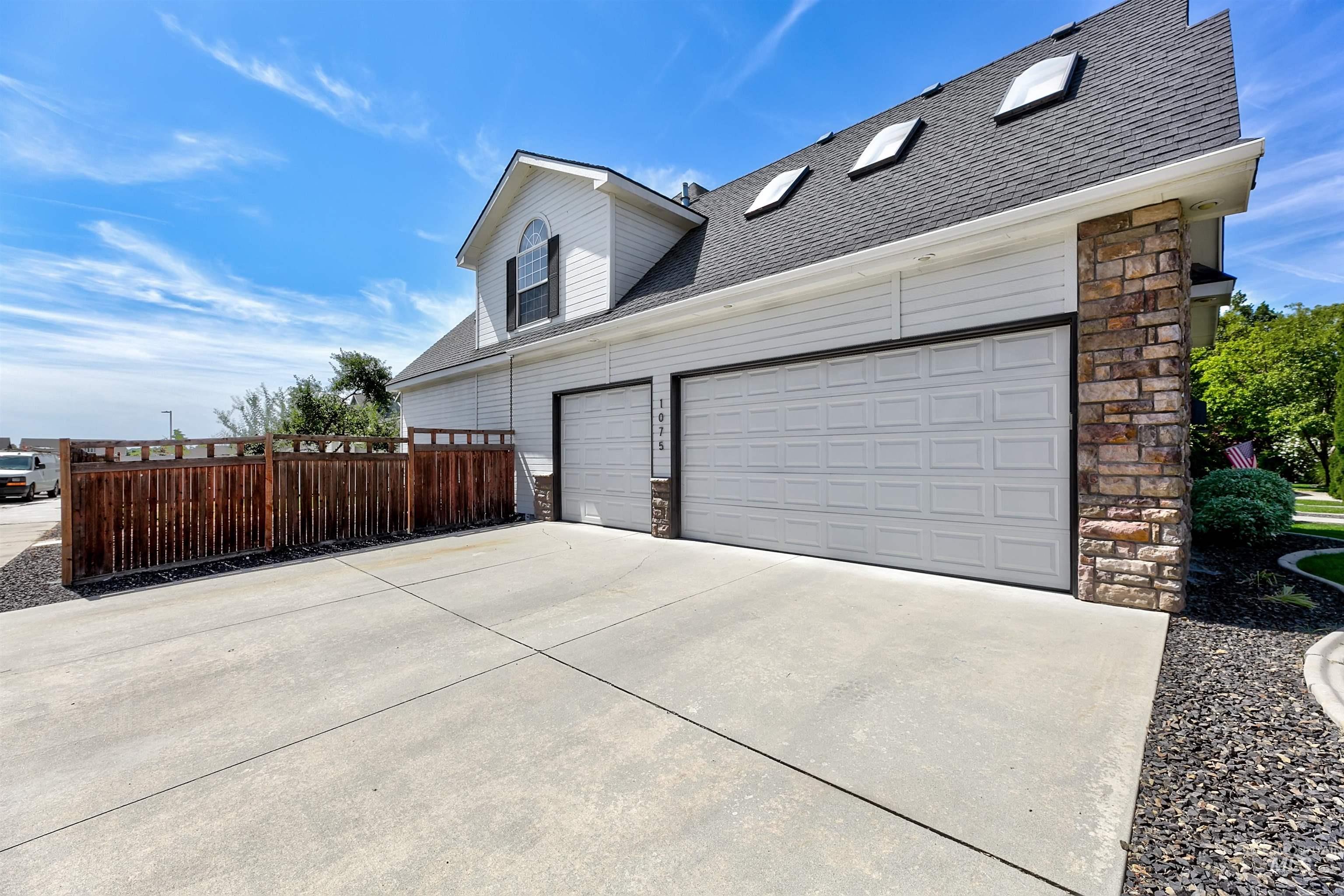 1075 N Falling Water Way Property Photo 30