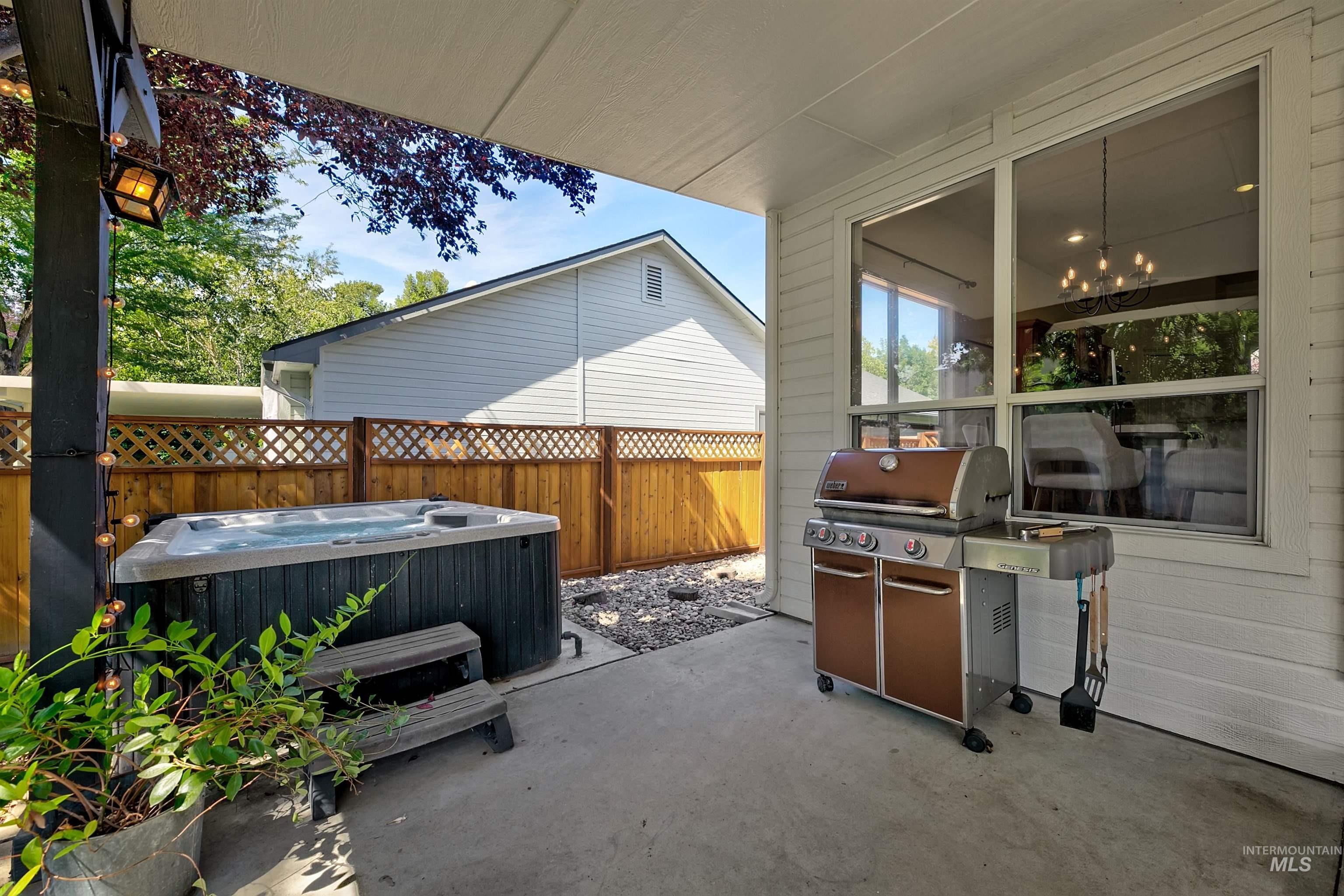 1075 N Falling Water Way Property Photo 33