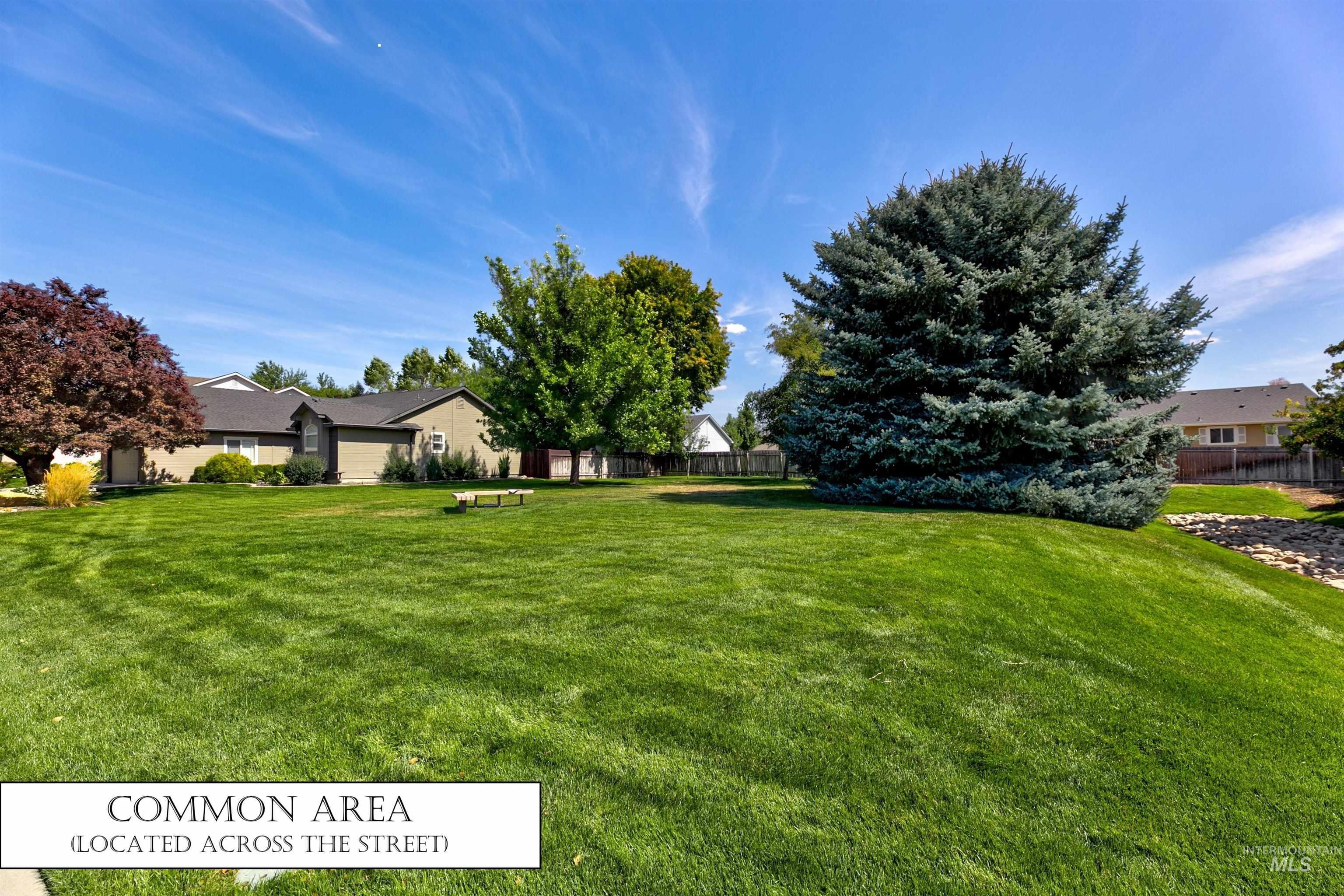 1075 N Falling Water Way Property Photo 36