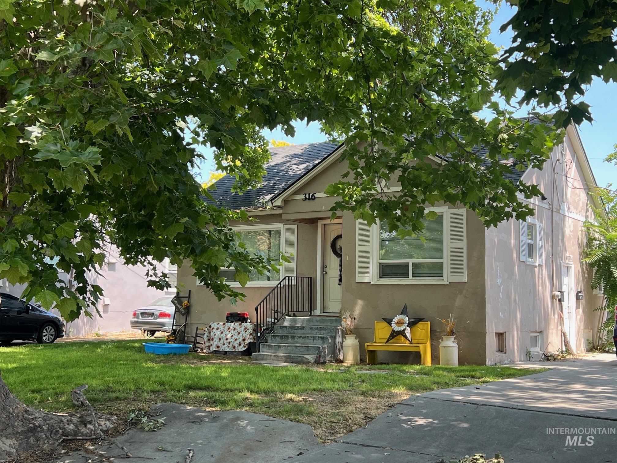 316 S Olive St Property Photo 1