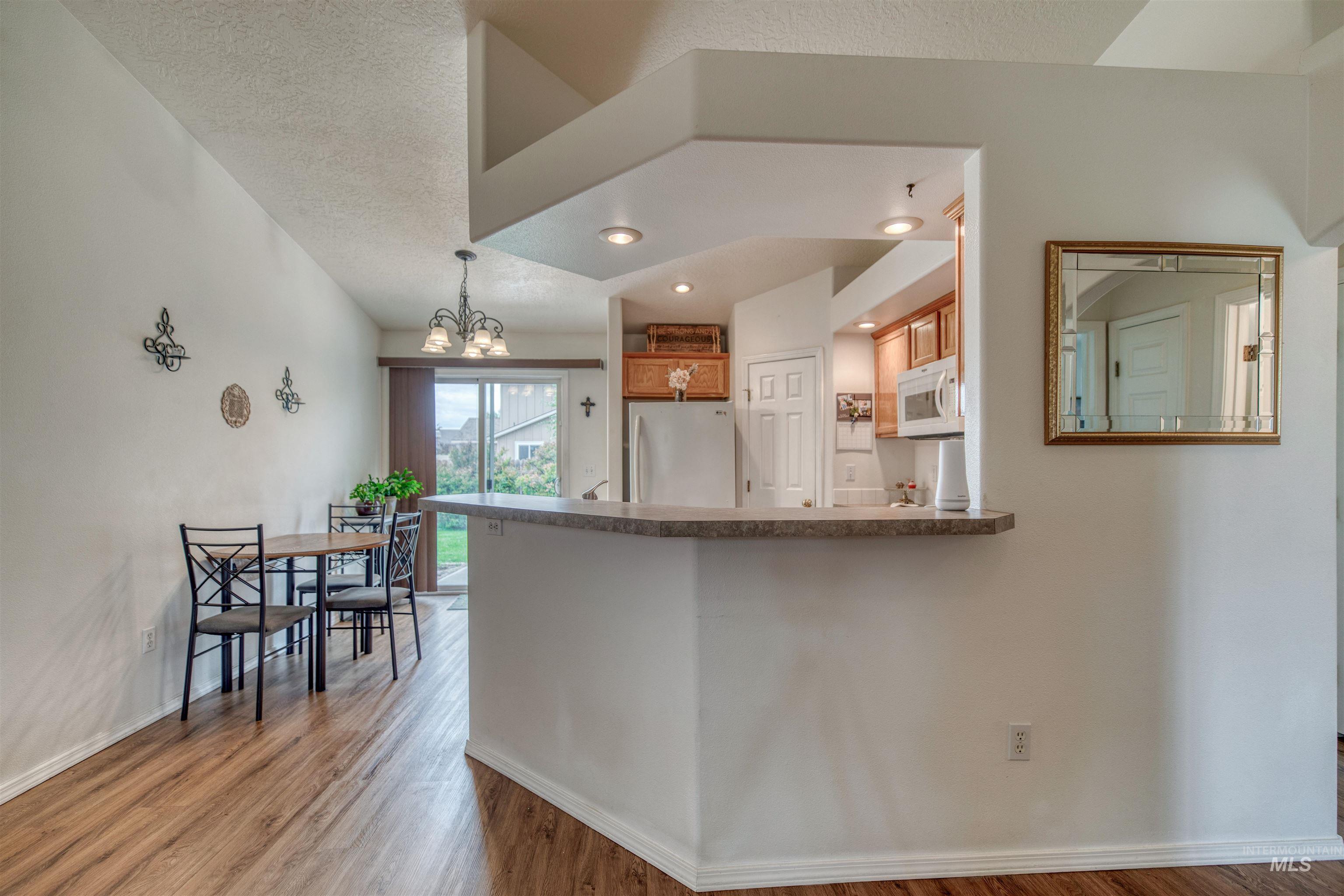 1915 W Mountain Pointe Ave Property Photo 6