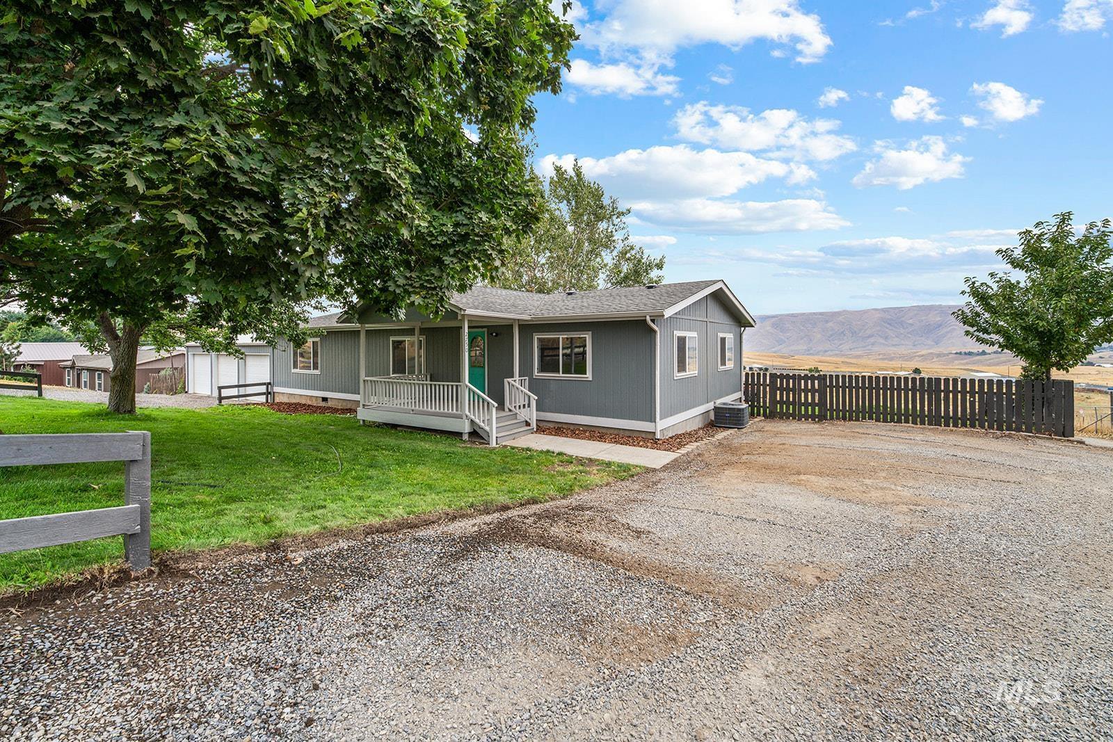 2750 9th Avenue Property Photo 3
