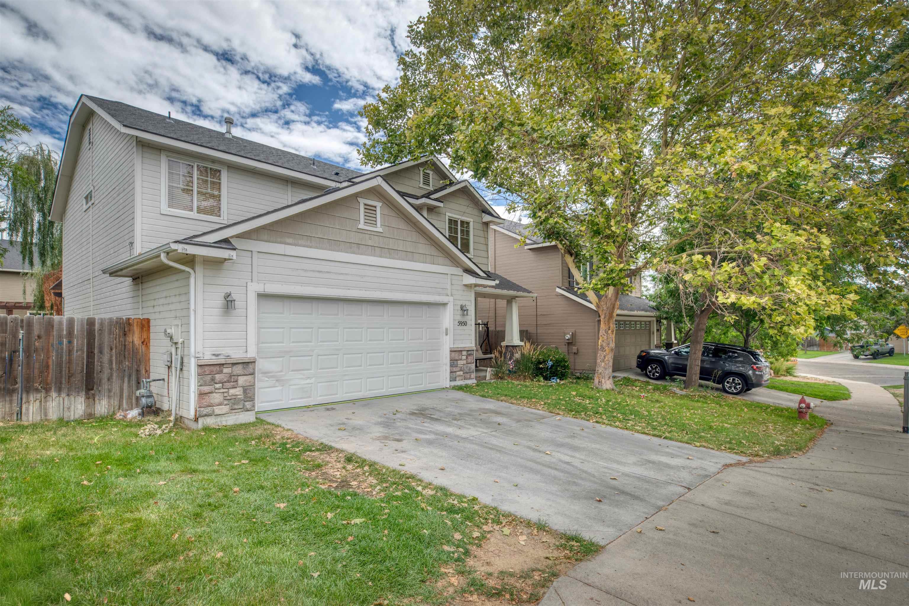 5950 S Harrington Way Property Photo 3