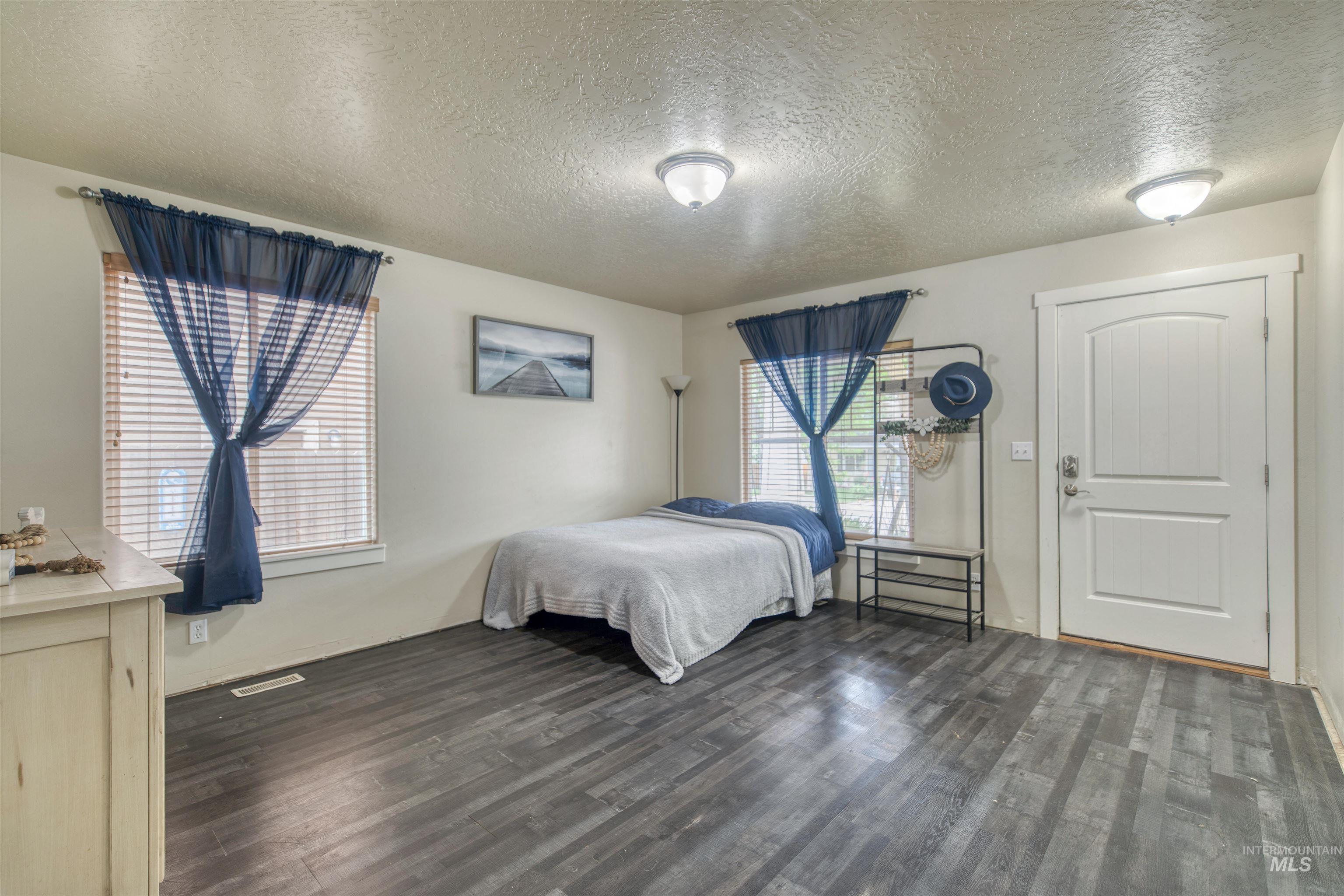 5950 S Harrington Way Property Photo 8