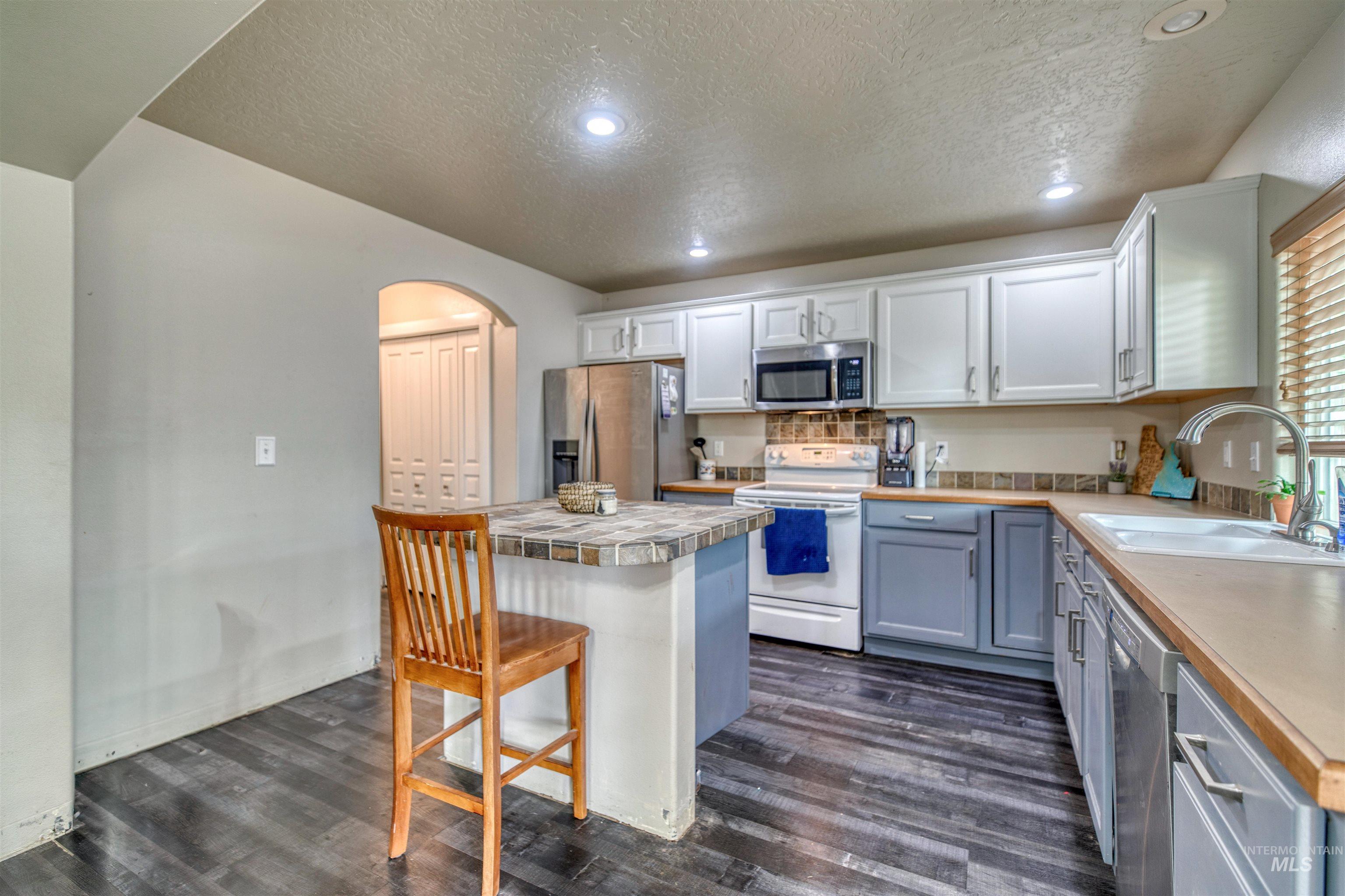 5950 S Harrington Way Property Photo 14