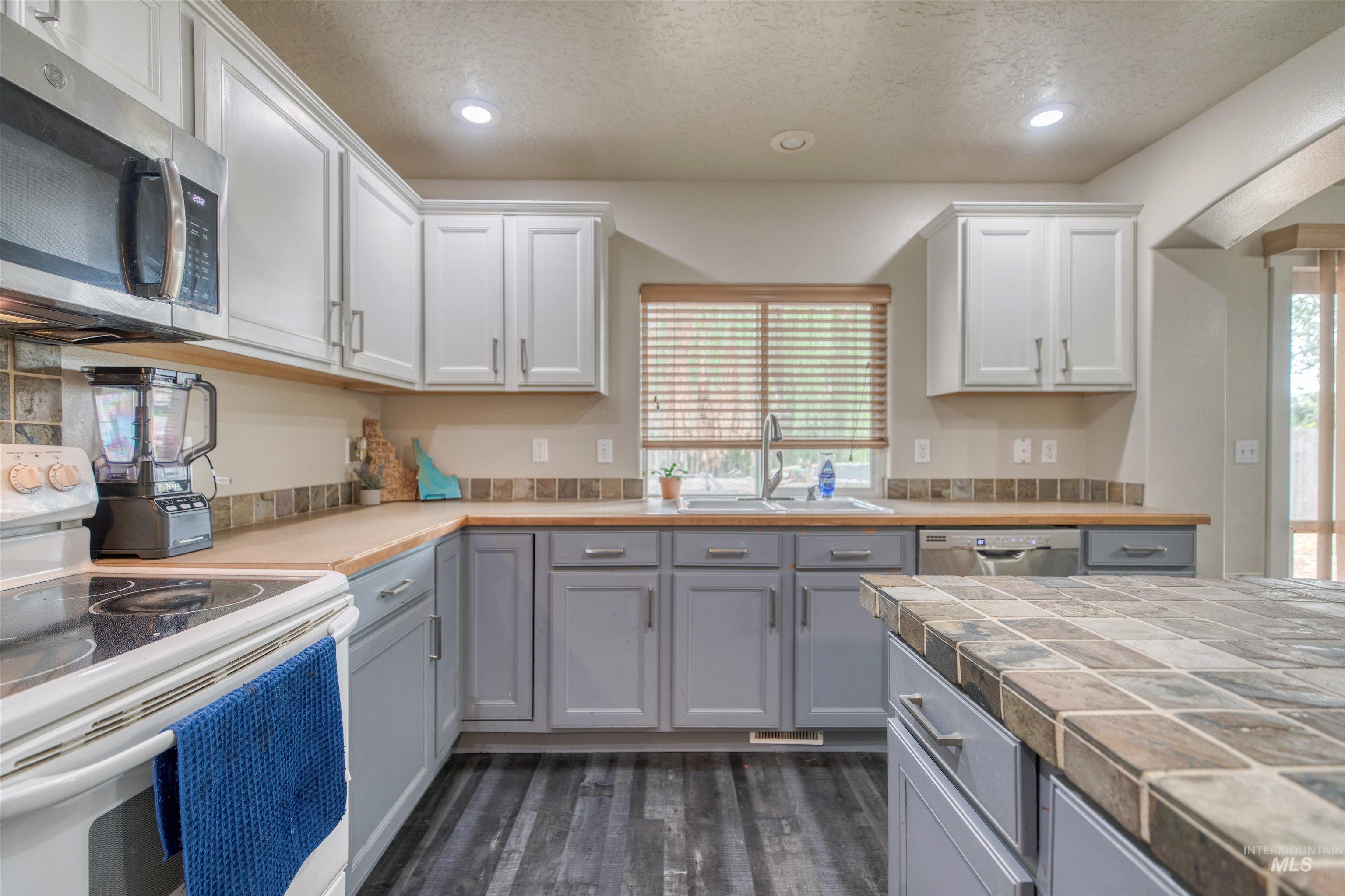 5950 S Harrington Way Property Photo 15