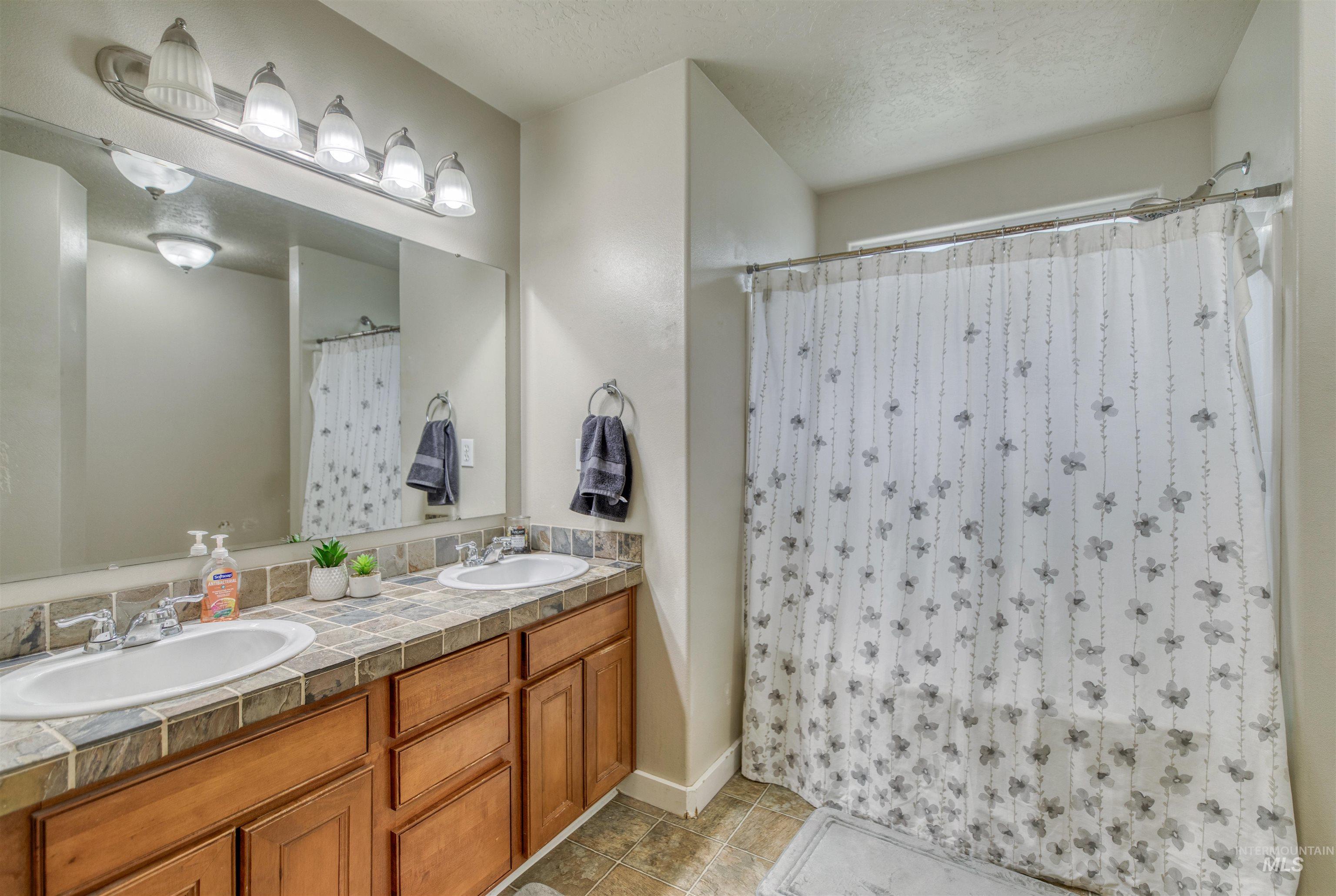 5950 S Harrington Way Property Photo 27