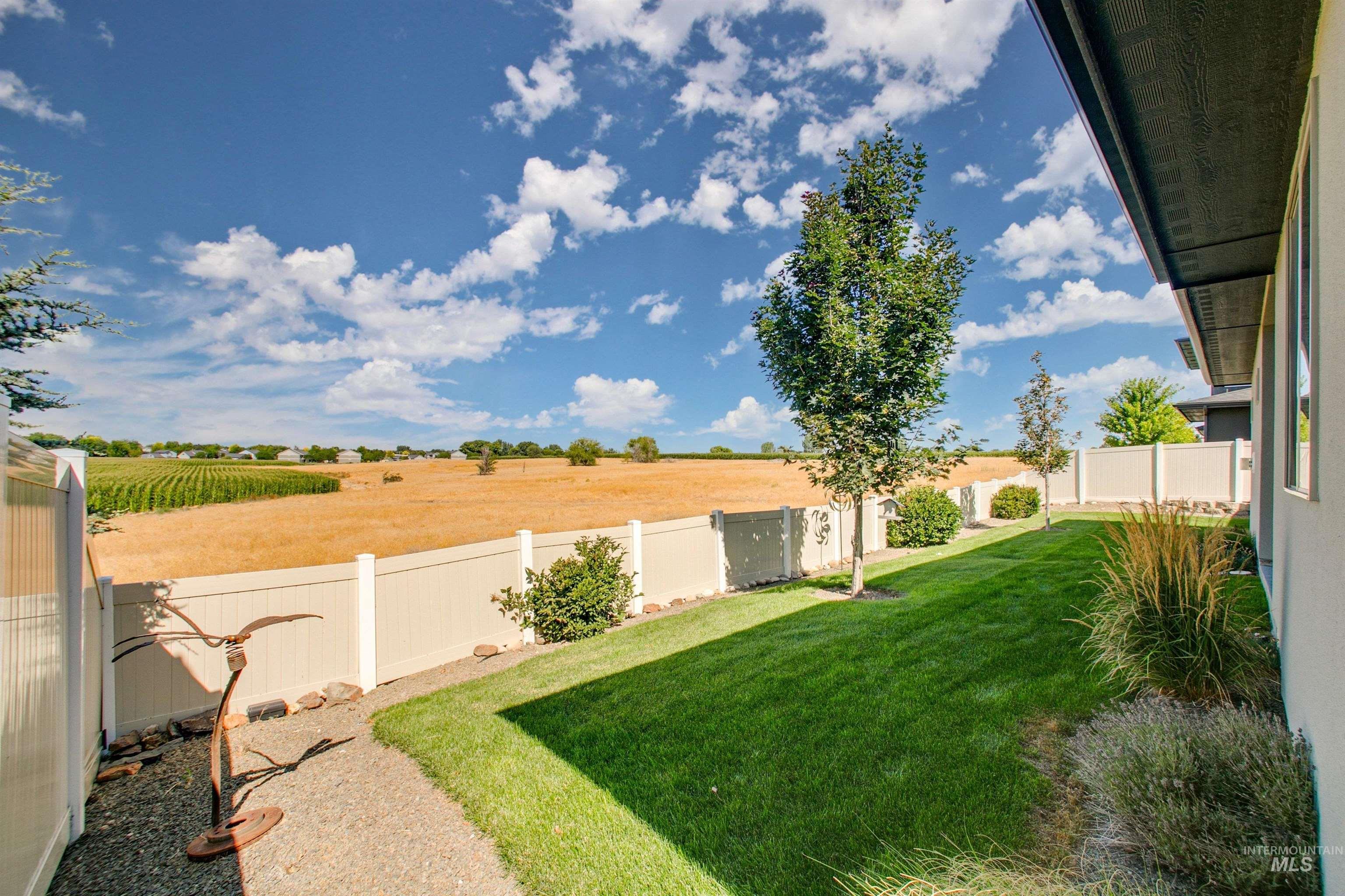5753 S Snowshoe Ave Property Photo 6