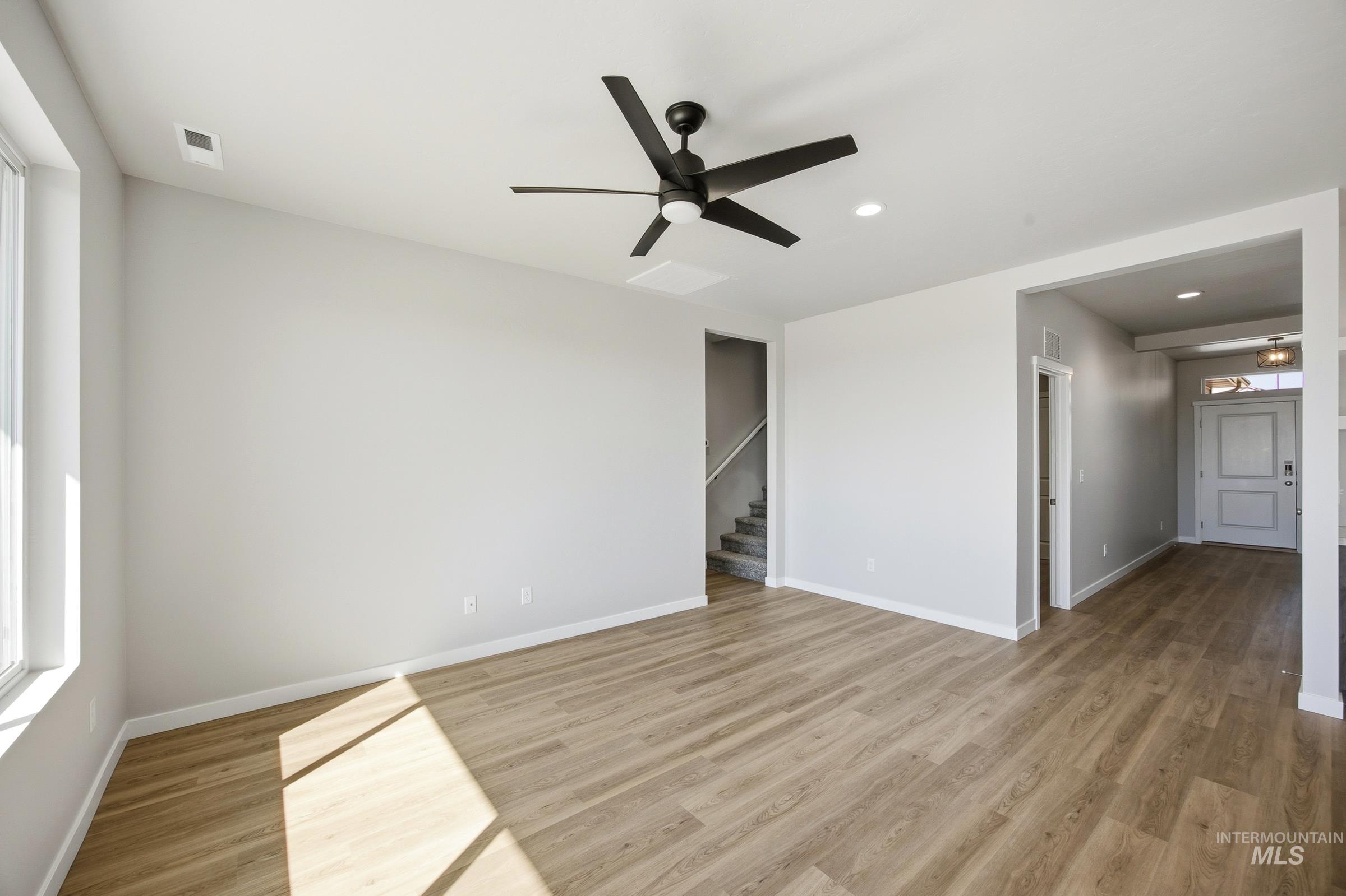 1825 Gyrfalcon St Property Photo 7