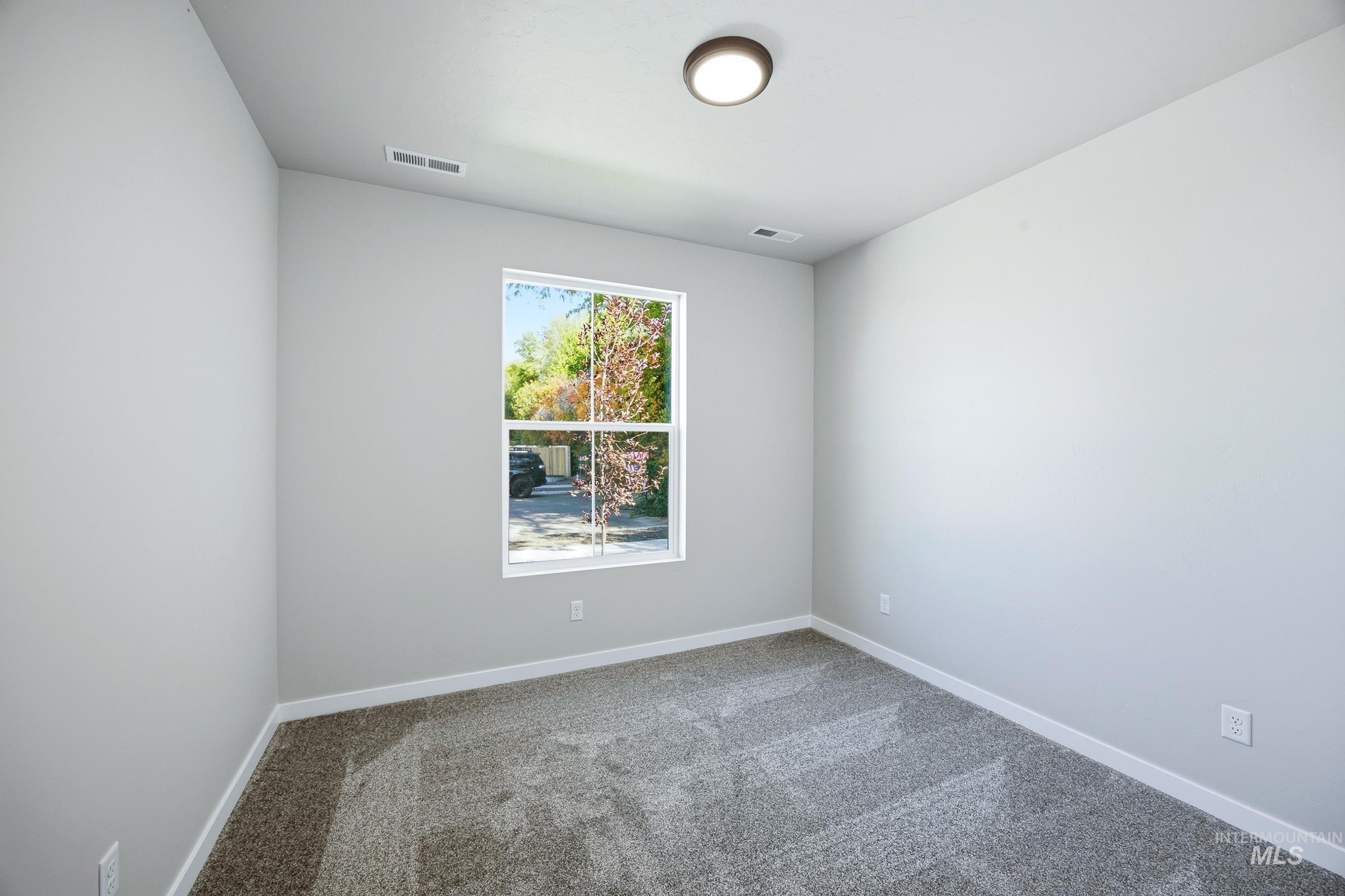 1825 Gyrfalcon St Property Photo 11