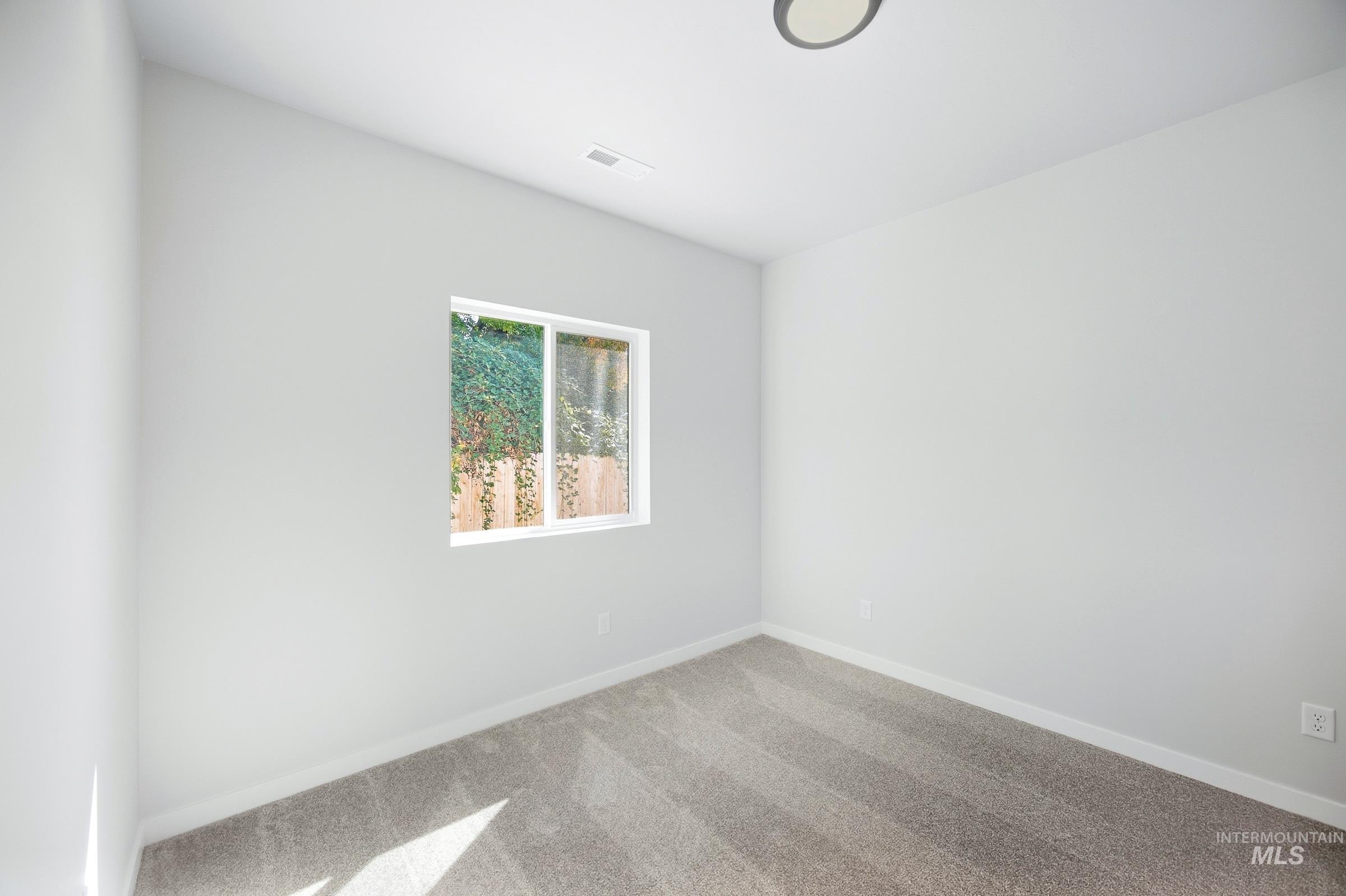 1825 Gyrfalcon St Property Photo 14