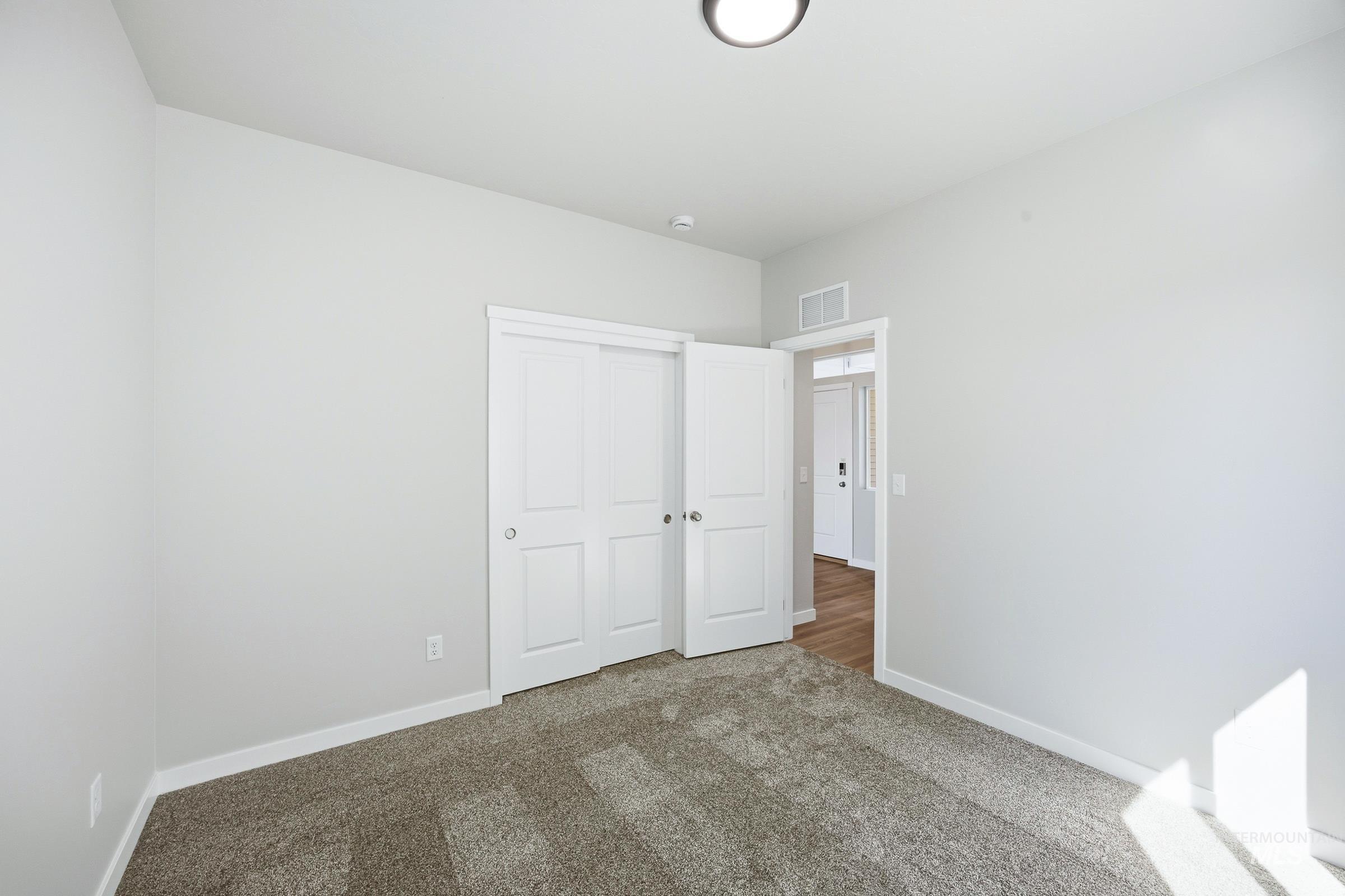 1825 Gyrfalcon St Property Photo 15