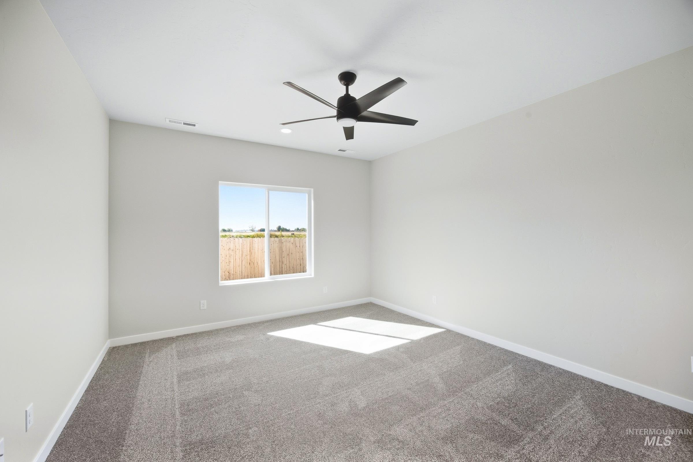 1825 Gyrfalcon St Property Photo 16