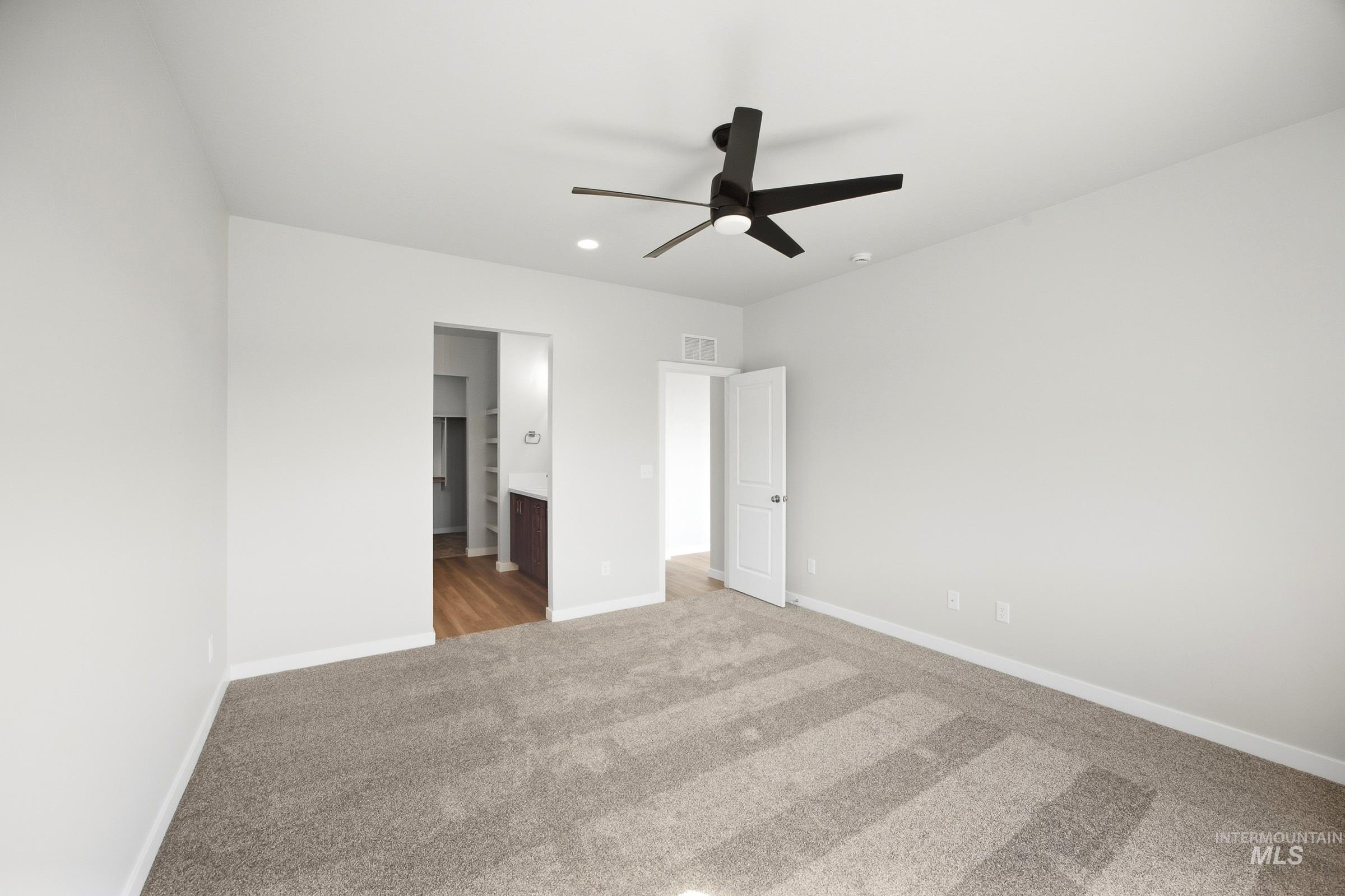 1825 Gyrfalcon St Property Photo 17