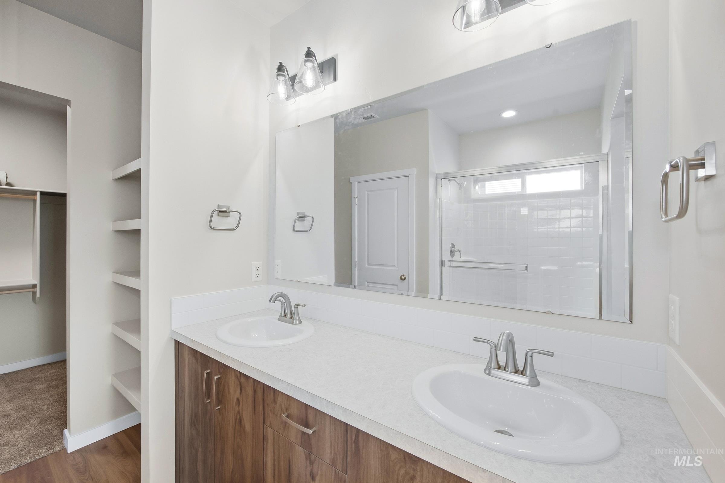 1825 Gyrfalcon St Property Photo 18