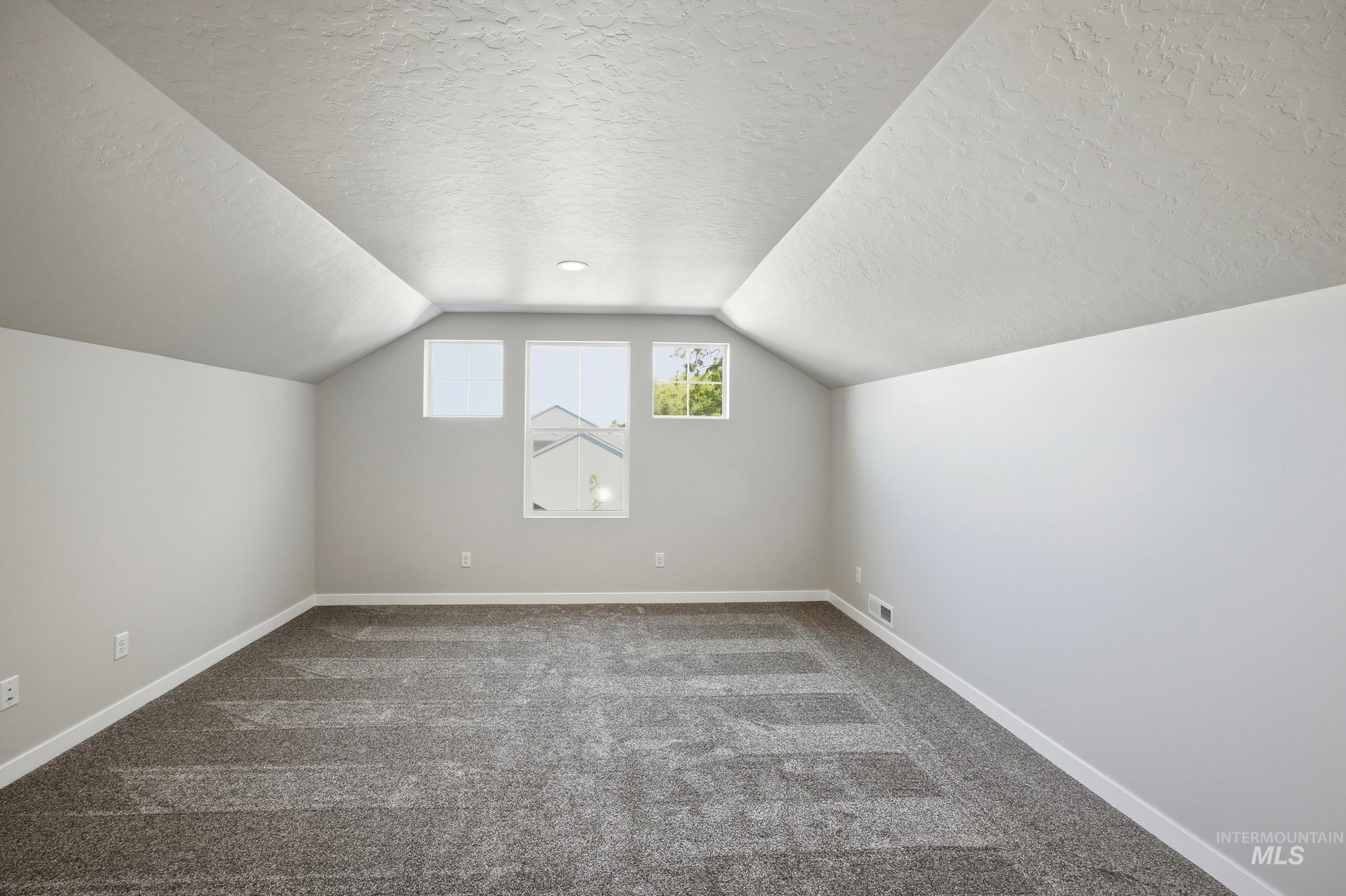 1825 Gyrfalcon St Property Photo 20