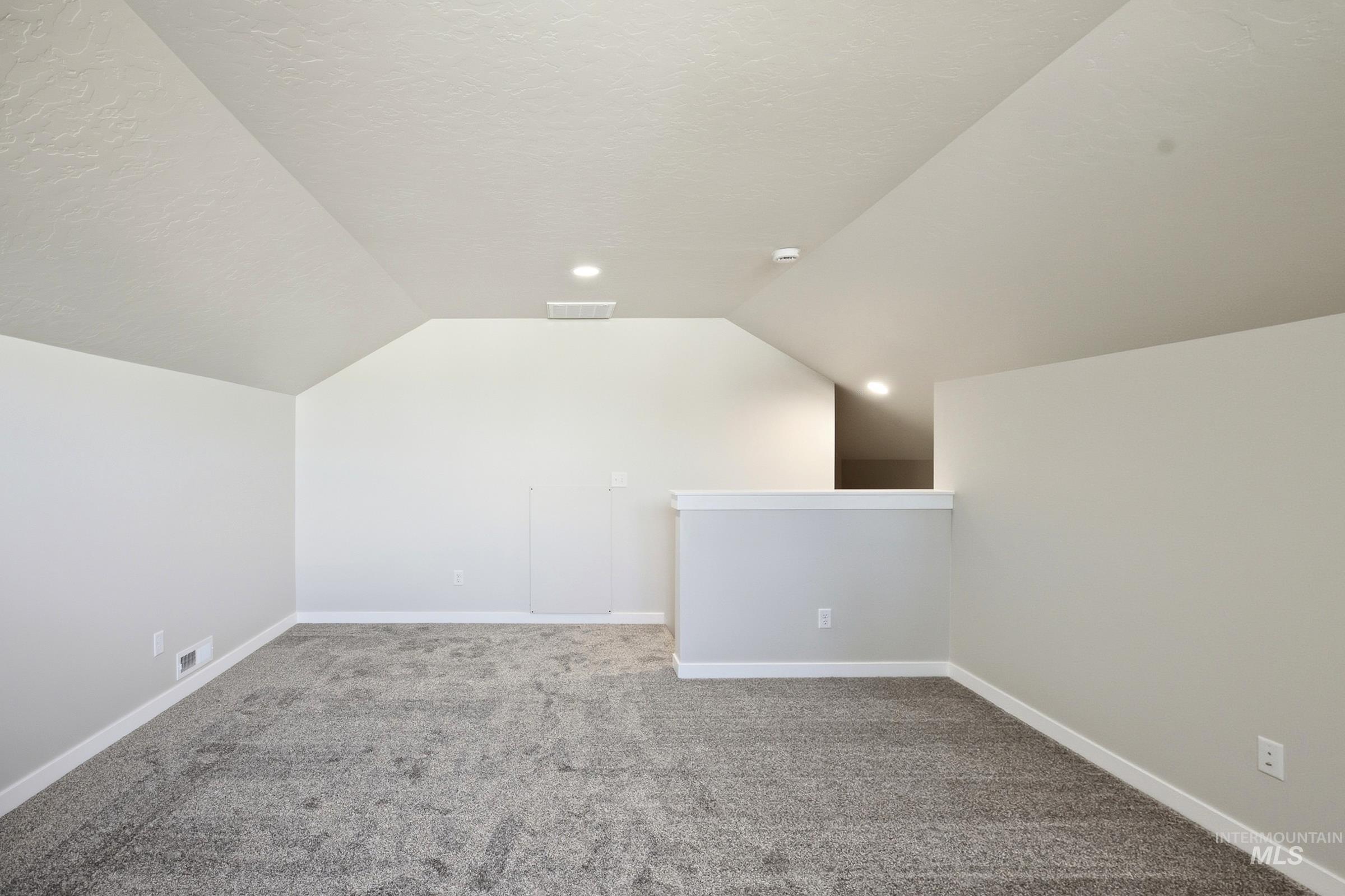 1825 Gyrfalcon St Property Photo 21