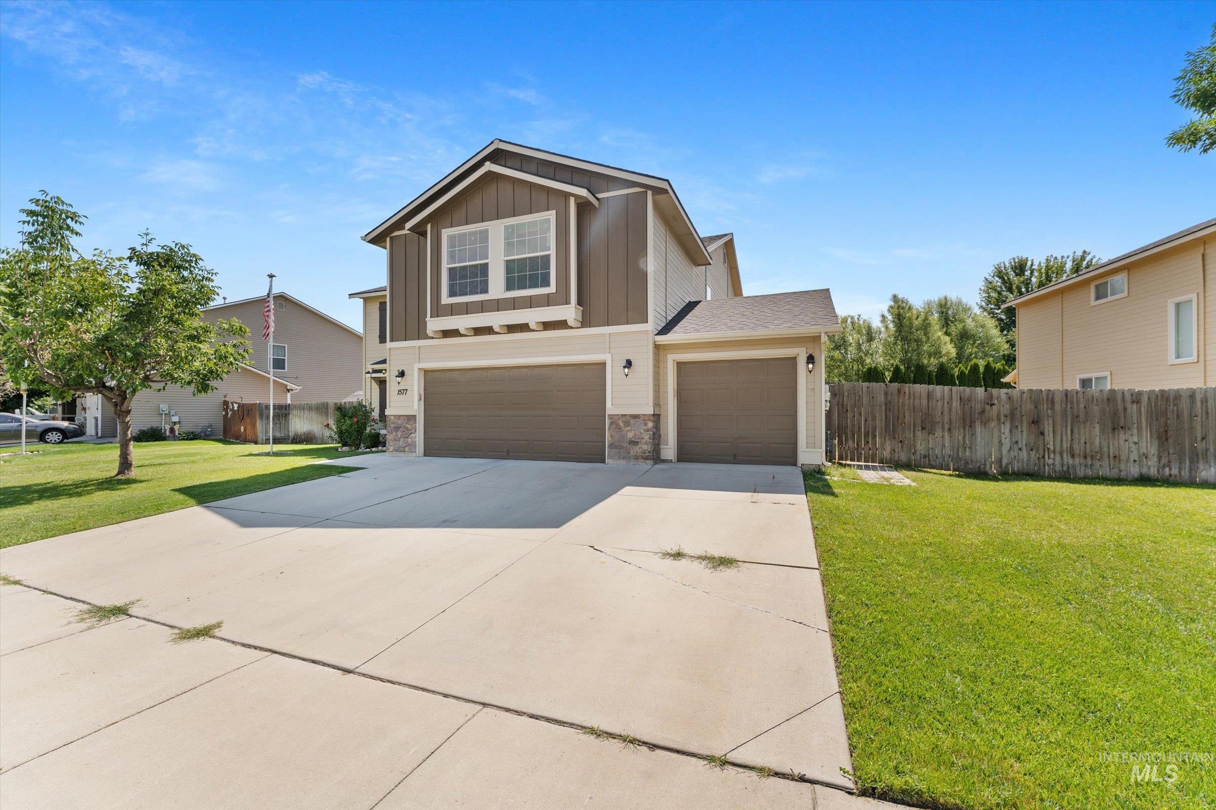 1577 Gold Street Property Photo 3