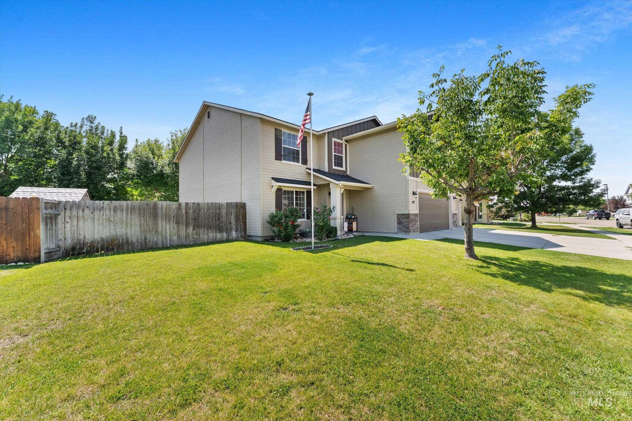 1577 Gold Street Property Photo 4