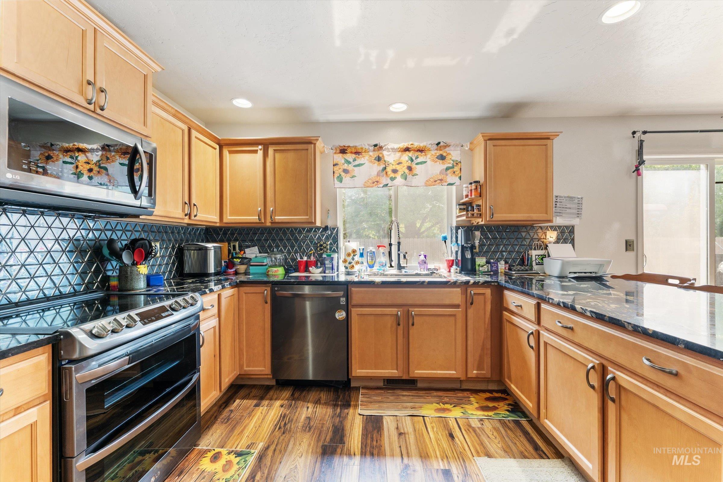 1577 Gold Street Property Photo 16