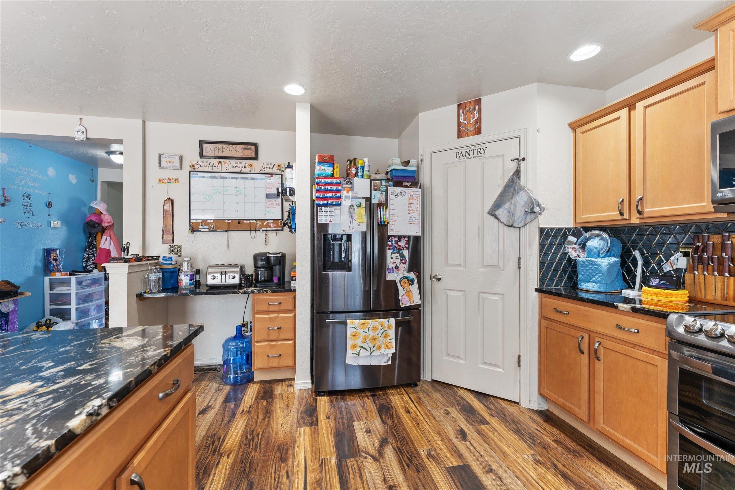 1577 Gold Street Property Photo 18