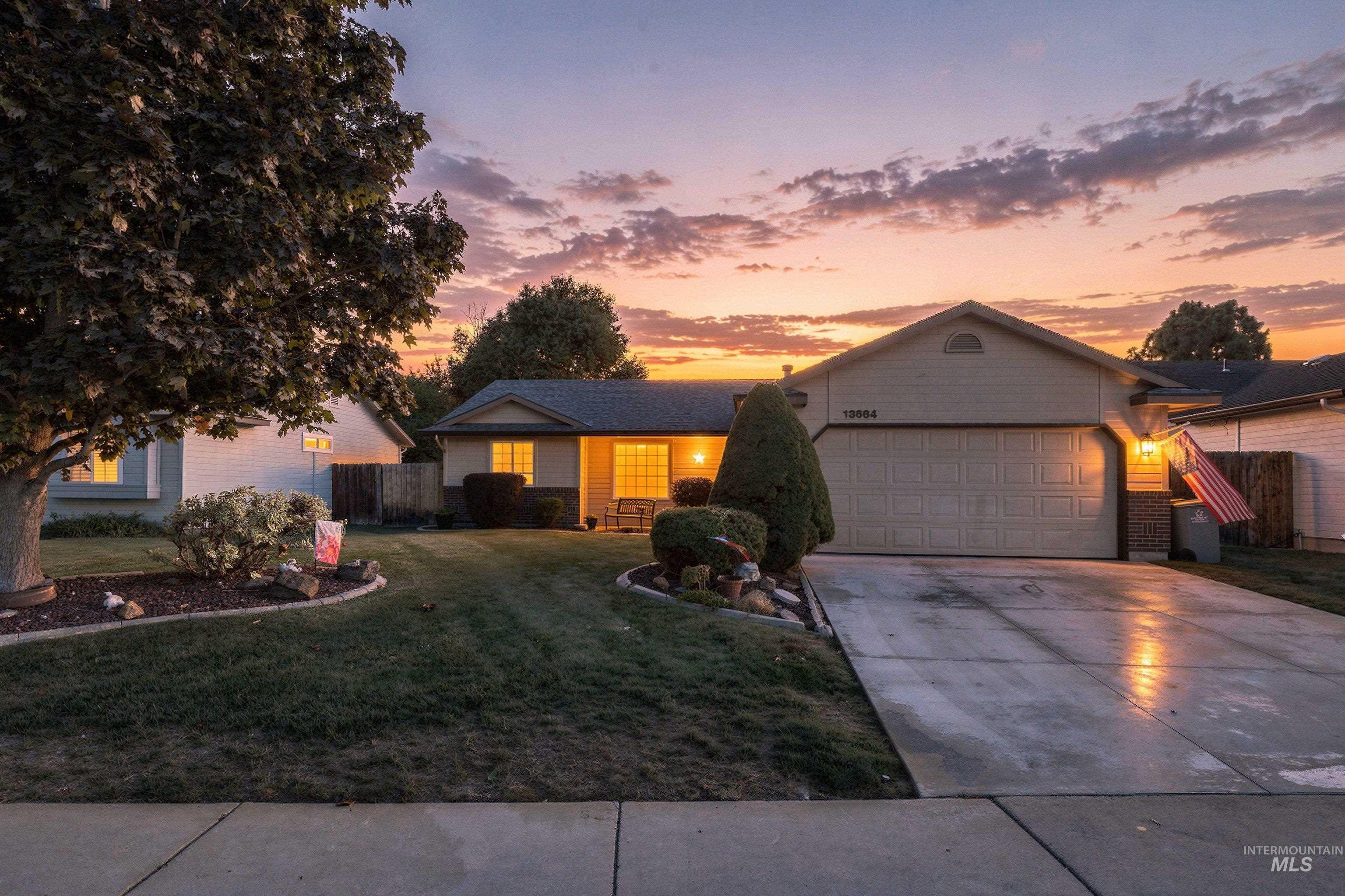 13664 W Meadowdale Dr Property Photo 2