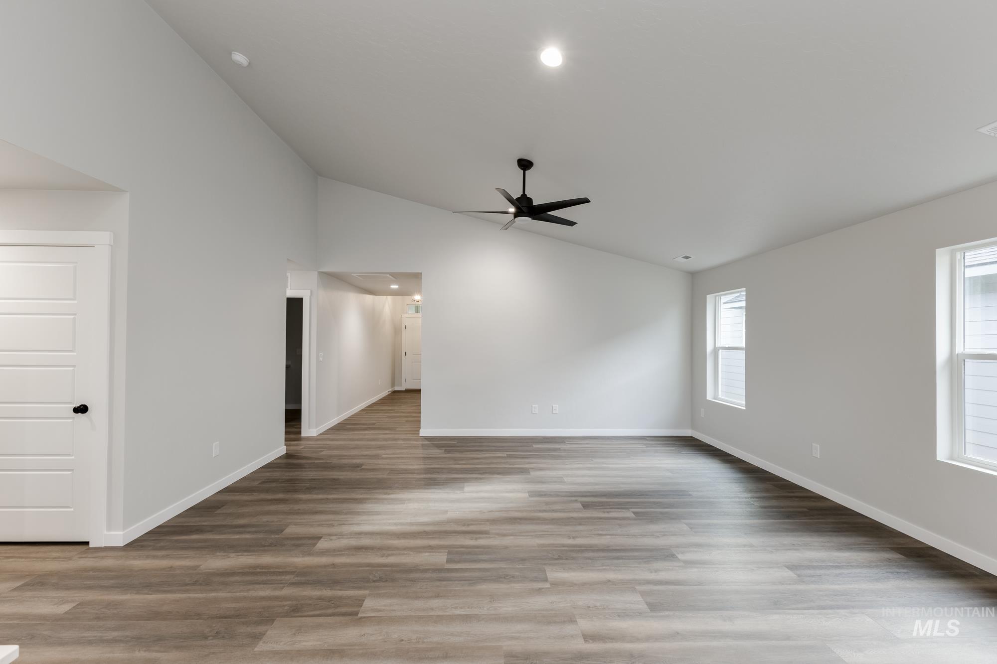 6826 S Lumberton Way Property Photo 8