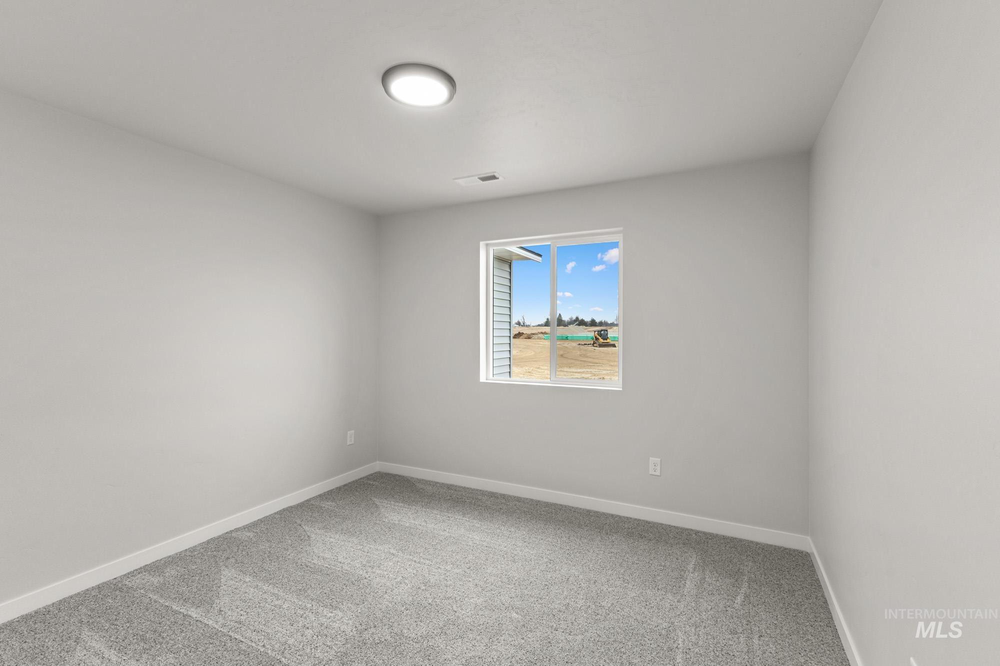 13307 Bank St Property Photo 9