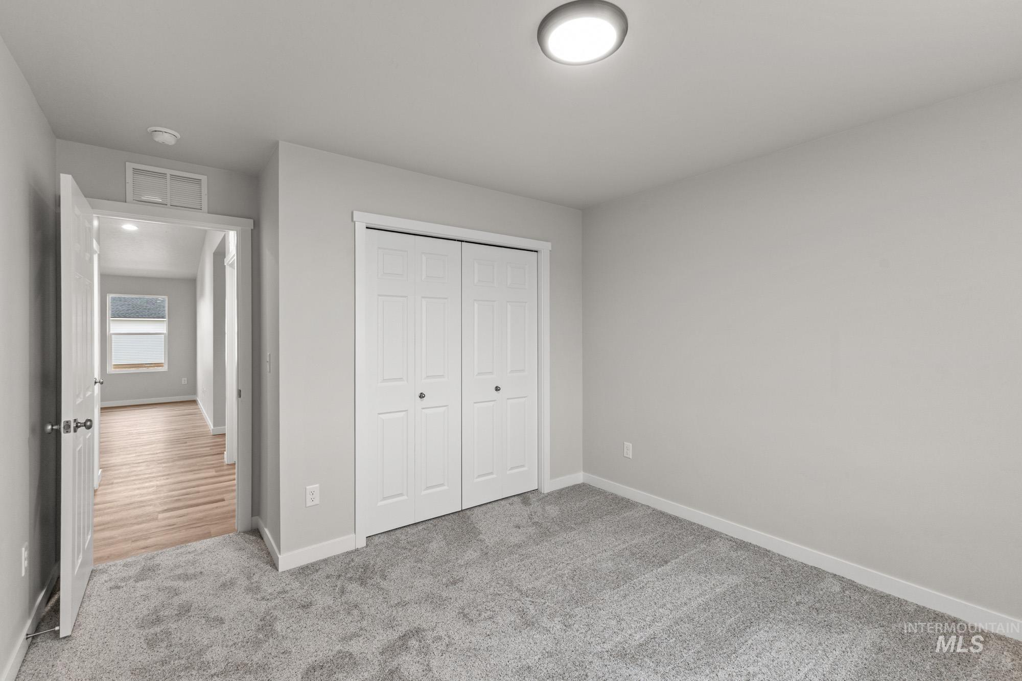 13307 Bank St Property Photo 10